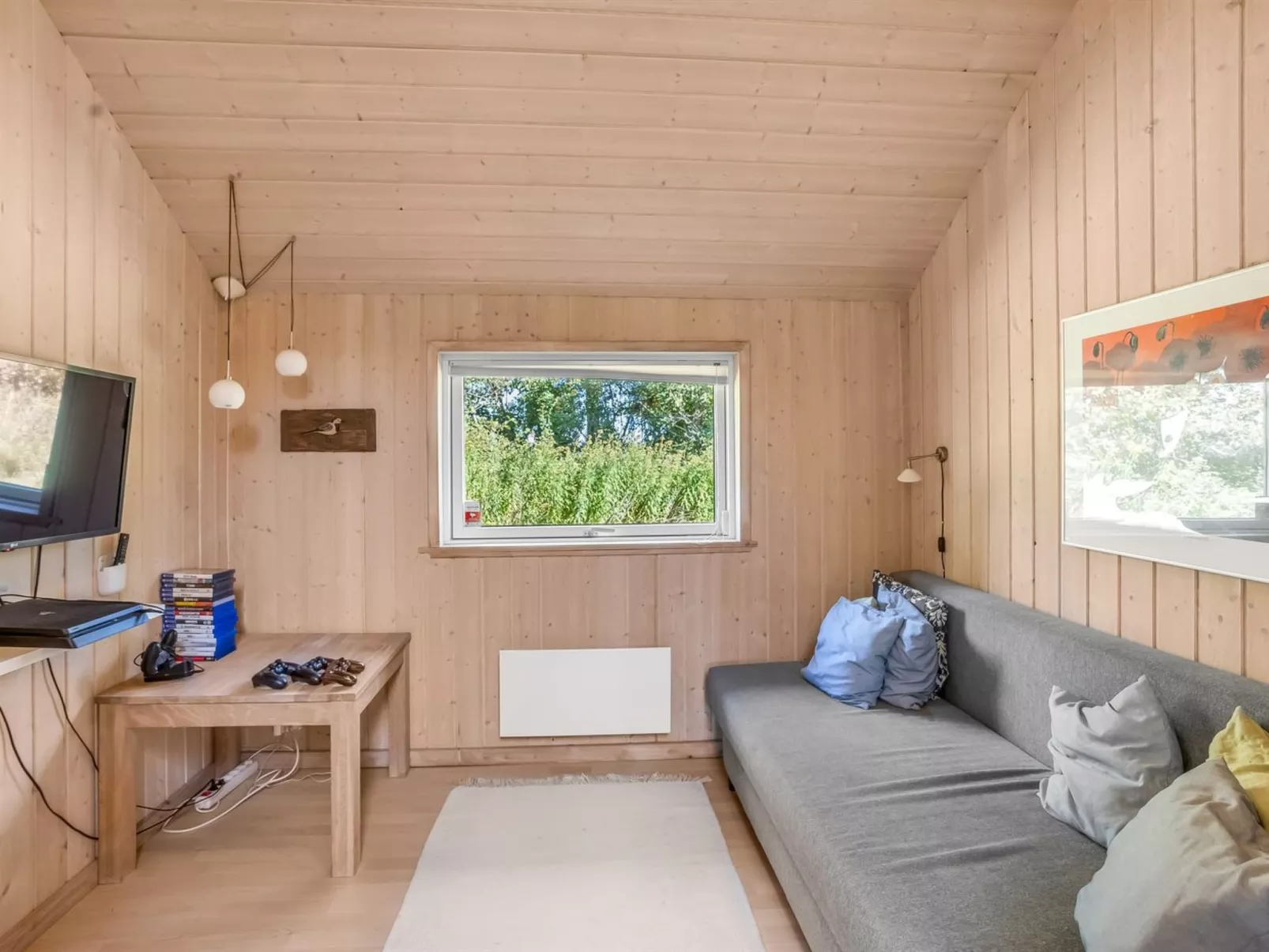 "Enid" - 700m from the sea-Binnen