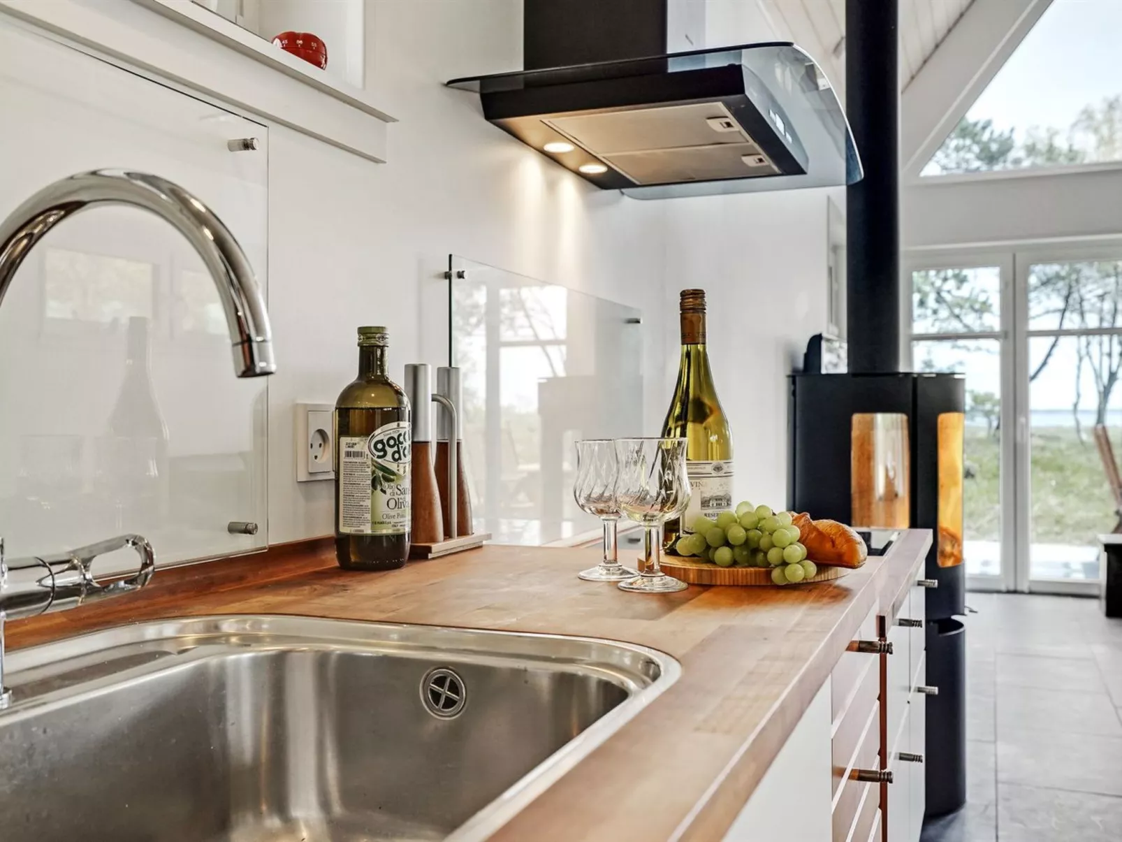 "Angelita" - 80m to the fjord-Binnen