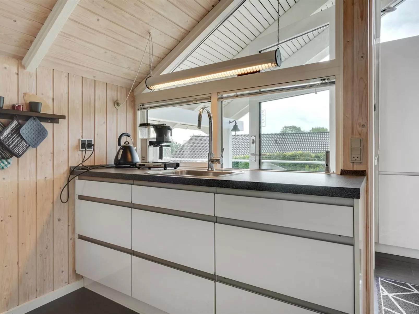 "Annvy" - 200m from the sea-Binnen