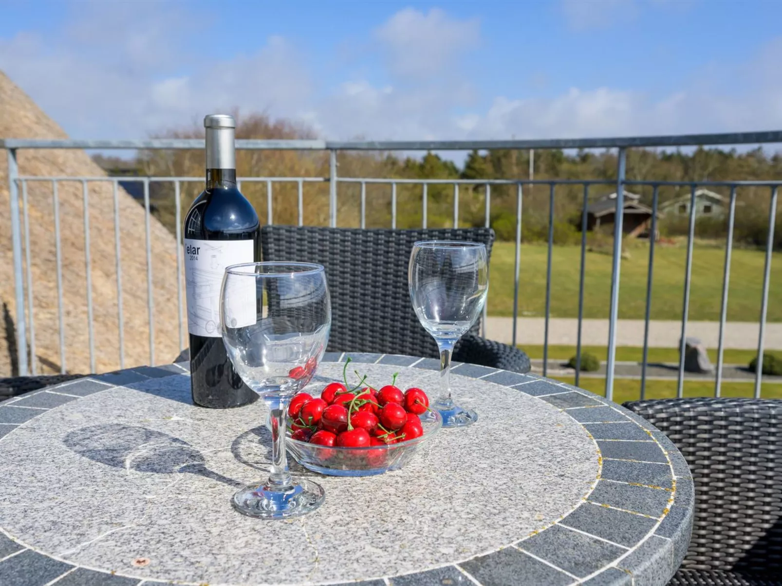 "Benita" - 400m to the fjord-Buiten