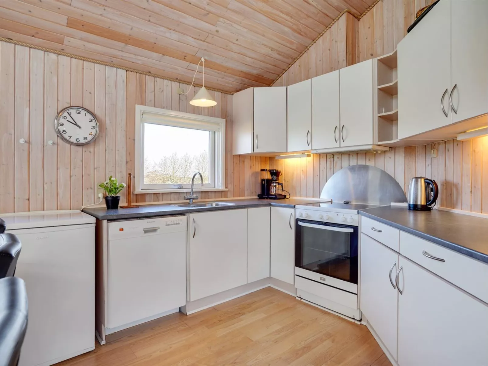 "Dunya" - 400m from the sea-Binnen