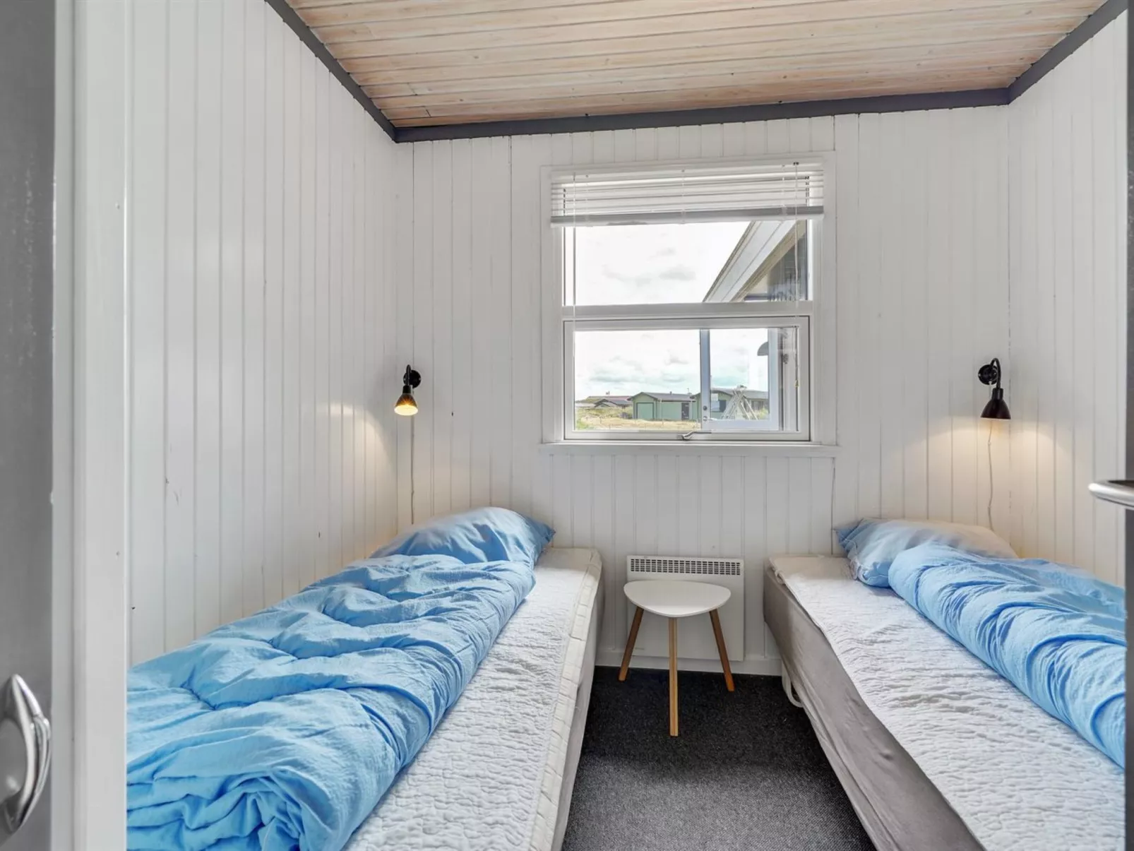 "Anthonette" -  from the sea-Binnen