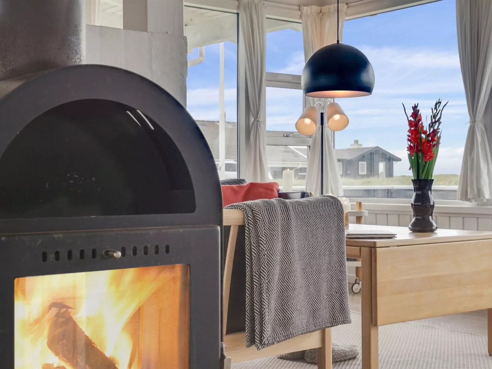 "Dyri" - 75m from the sea-Binnen