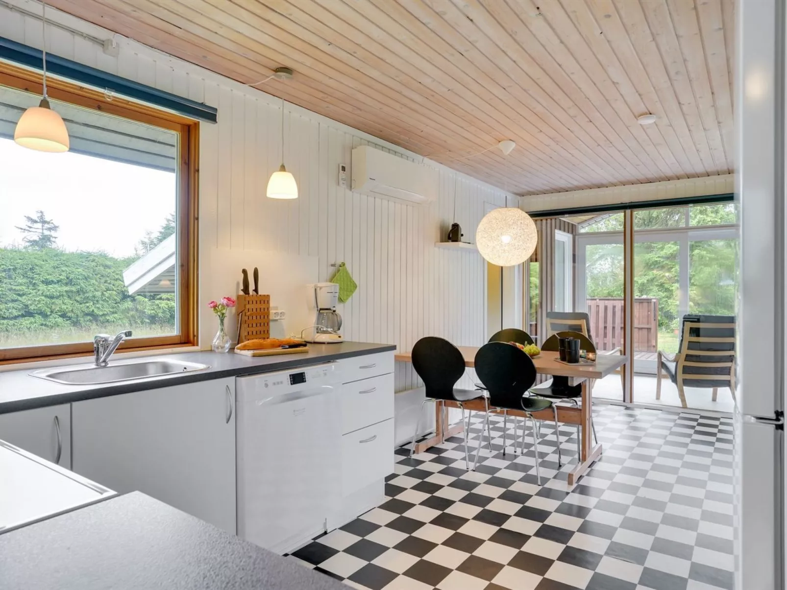 "Soraya" - 700m to the fjord-Binnen