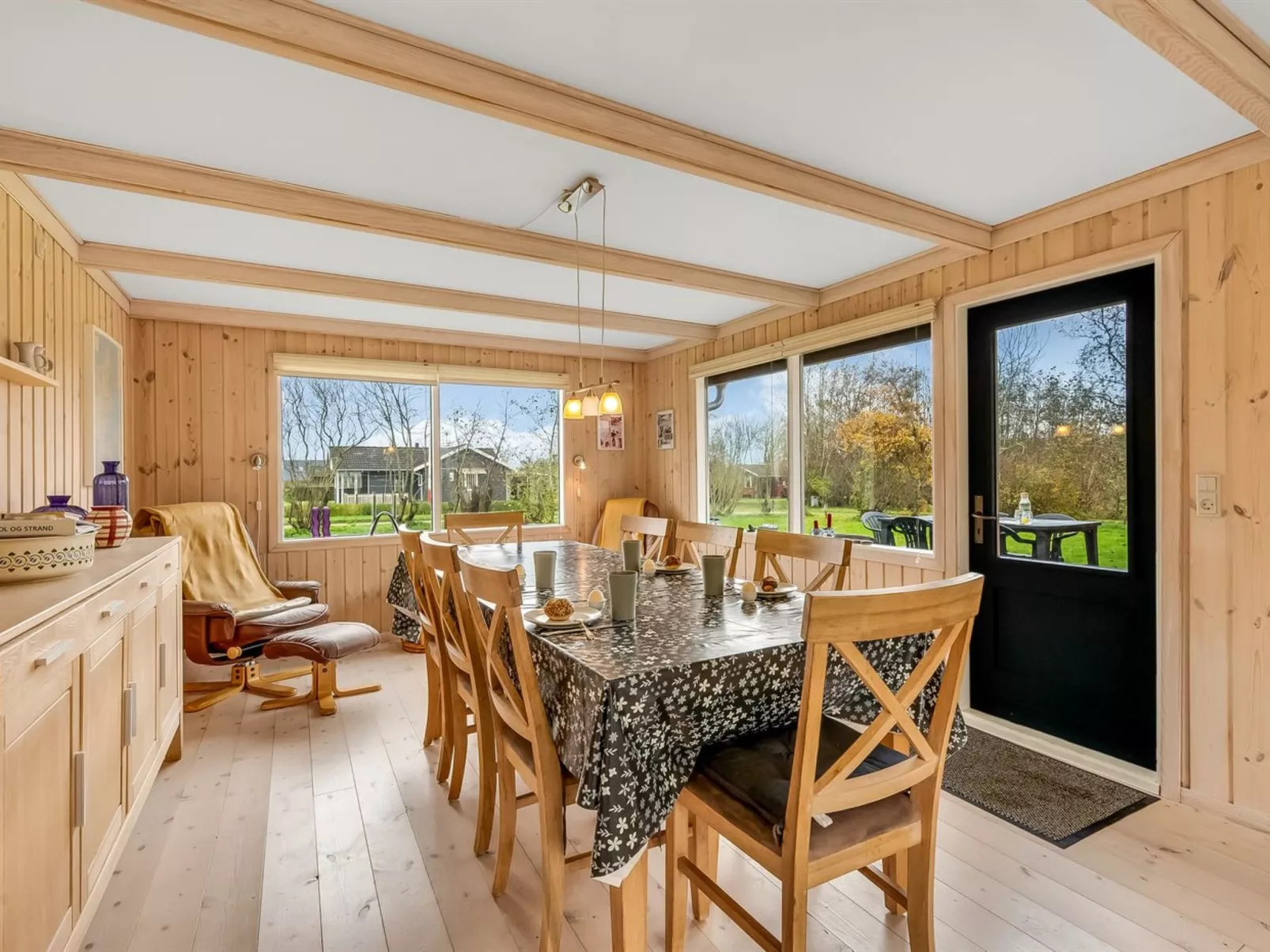 "Scarlet" - 400m to the fjord-Binnen