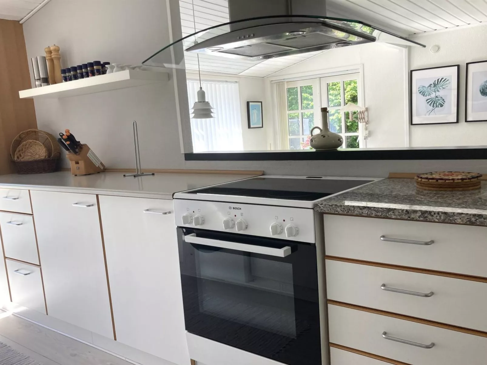 "Jeip" - 400m to the fjord-Binnen