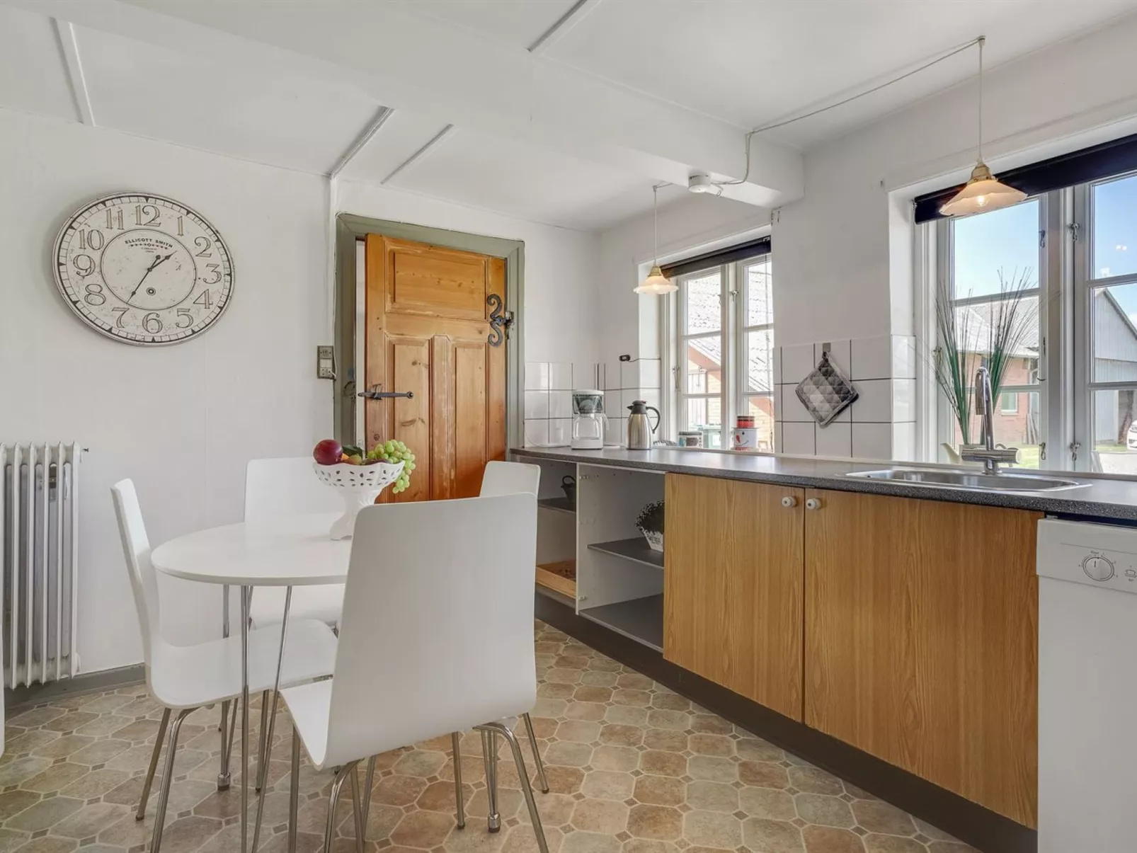 "Inda" - 10km from the sea-Binnen