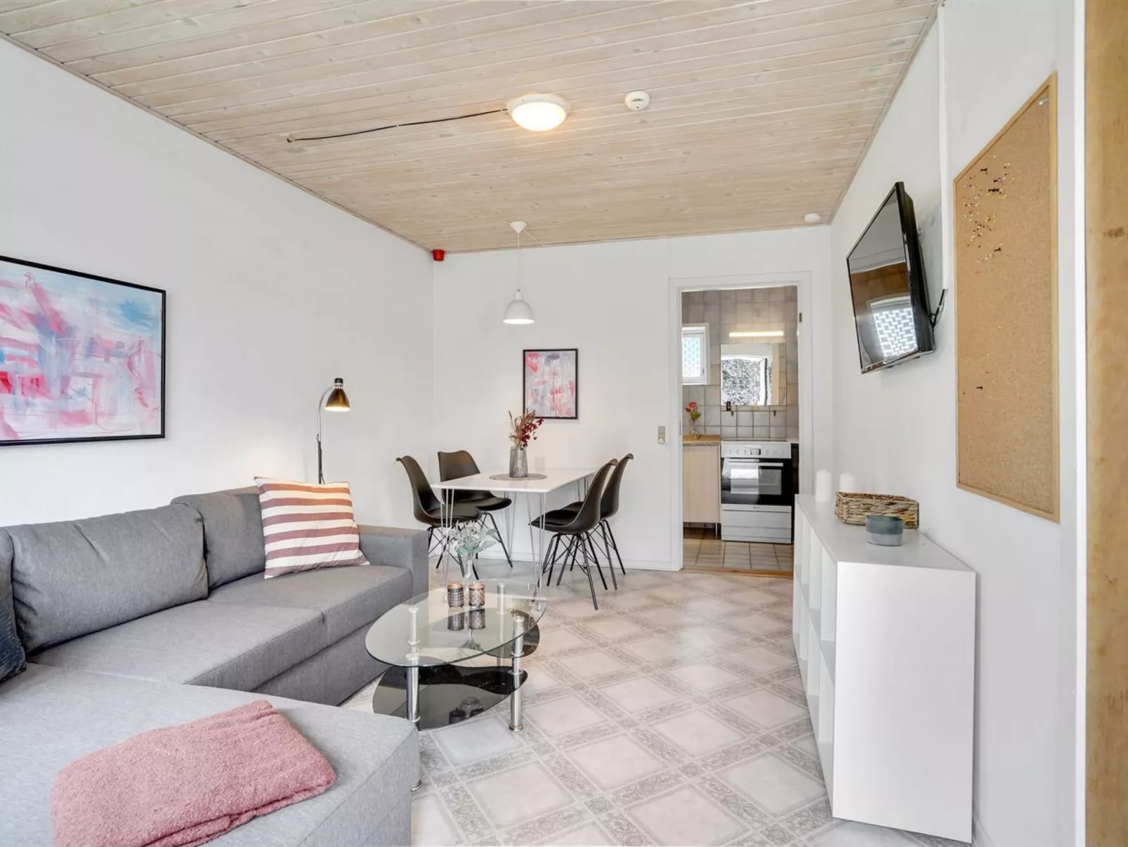 "Arne" - 20km from the sea-Binnen