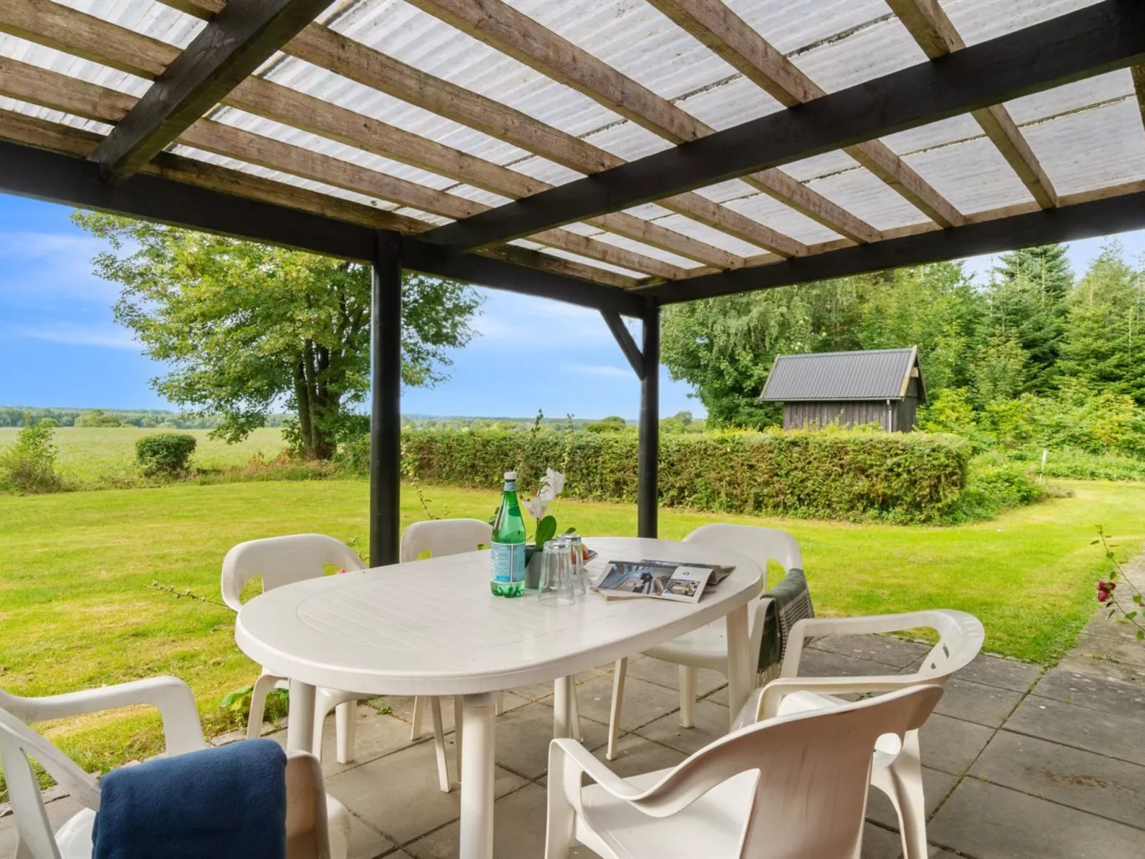 "Thana" - 8km from the sea-Buiten