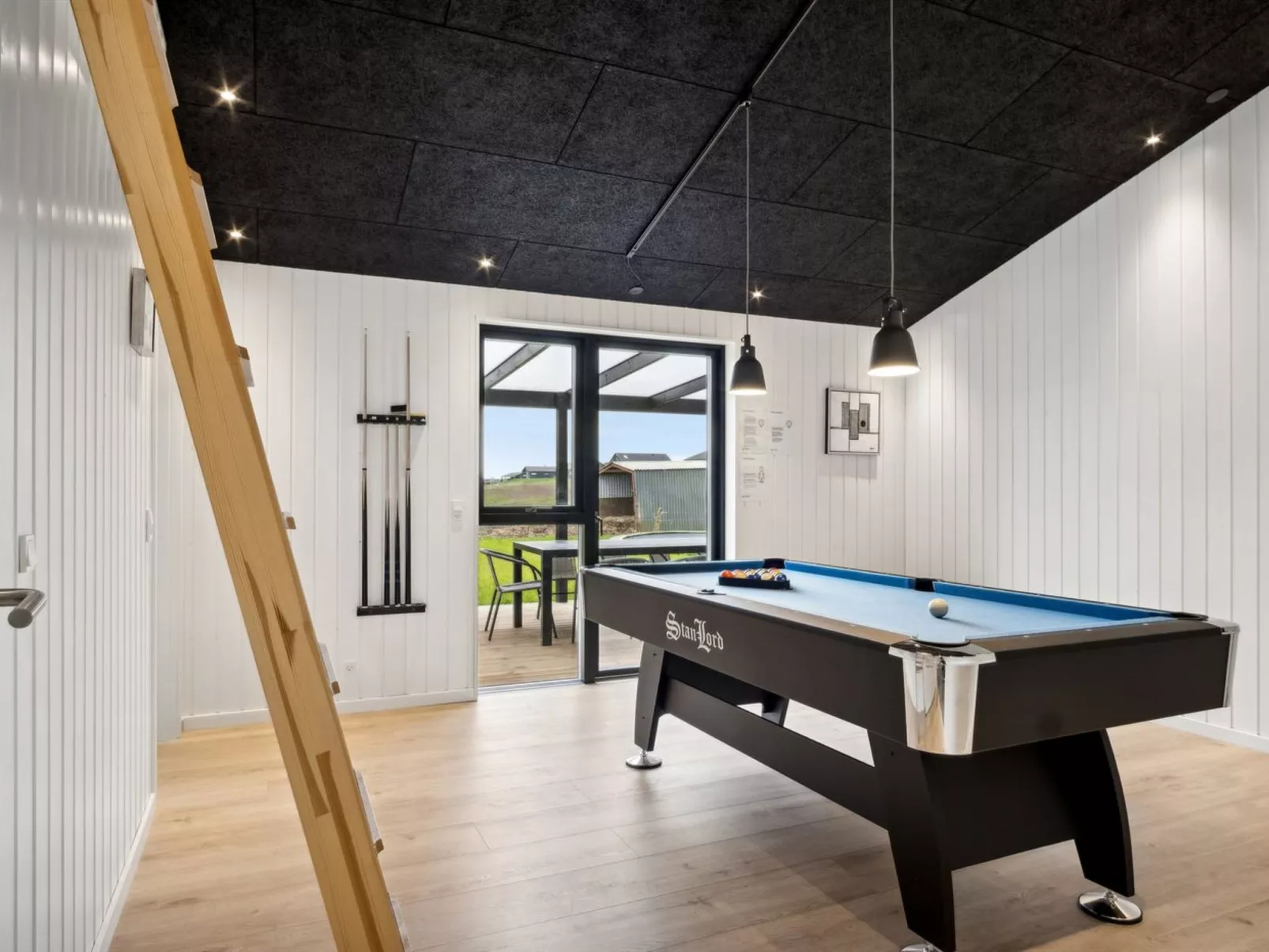 "Jul" - 300m from the sea-Binnen