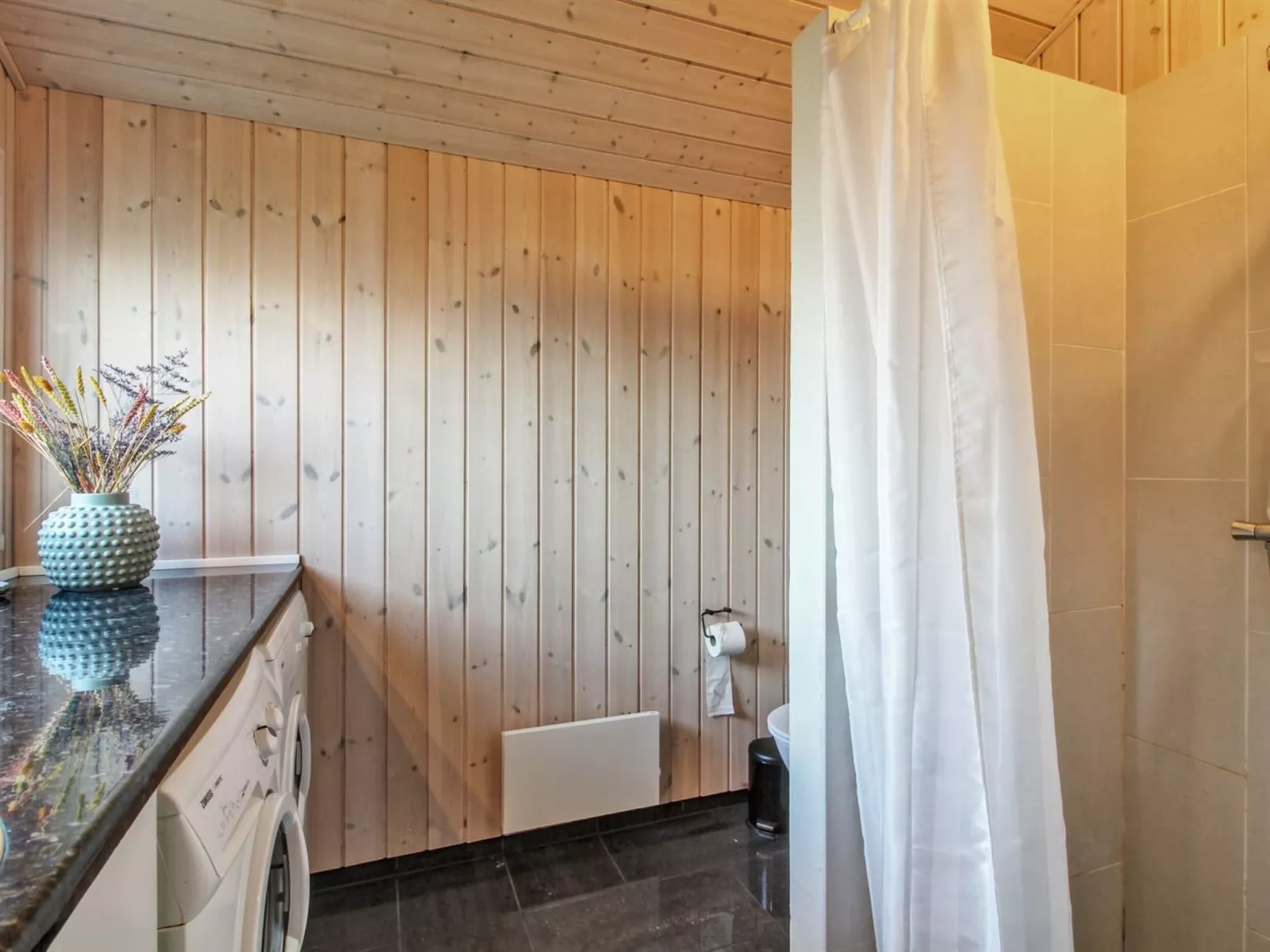 "Freda" - 400m from the sea-Binnen