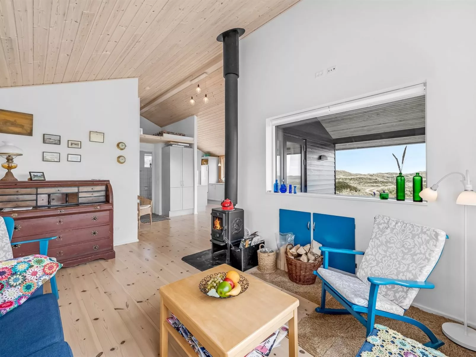 "Apolina" -  from the sea-Binnen