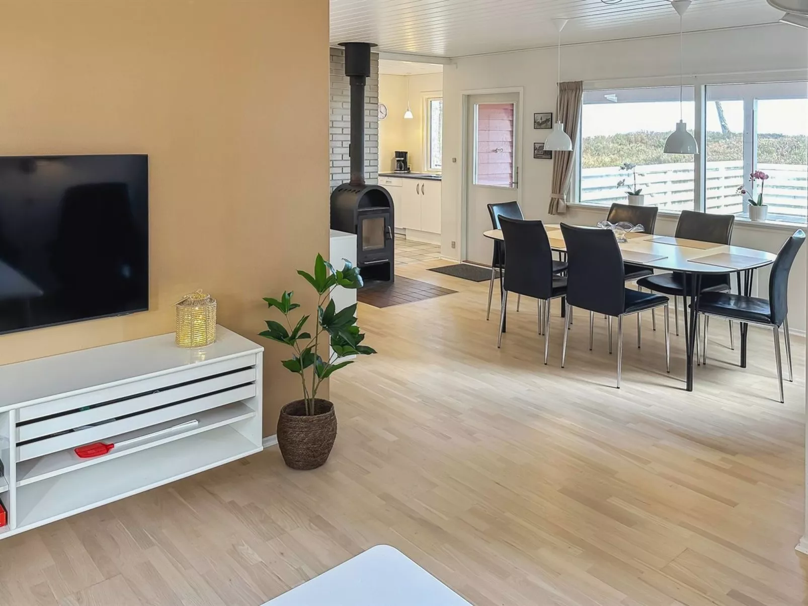 "Sanela" - 25m from the sea-Binnen