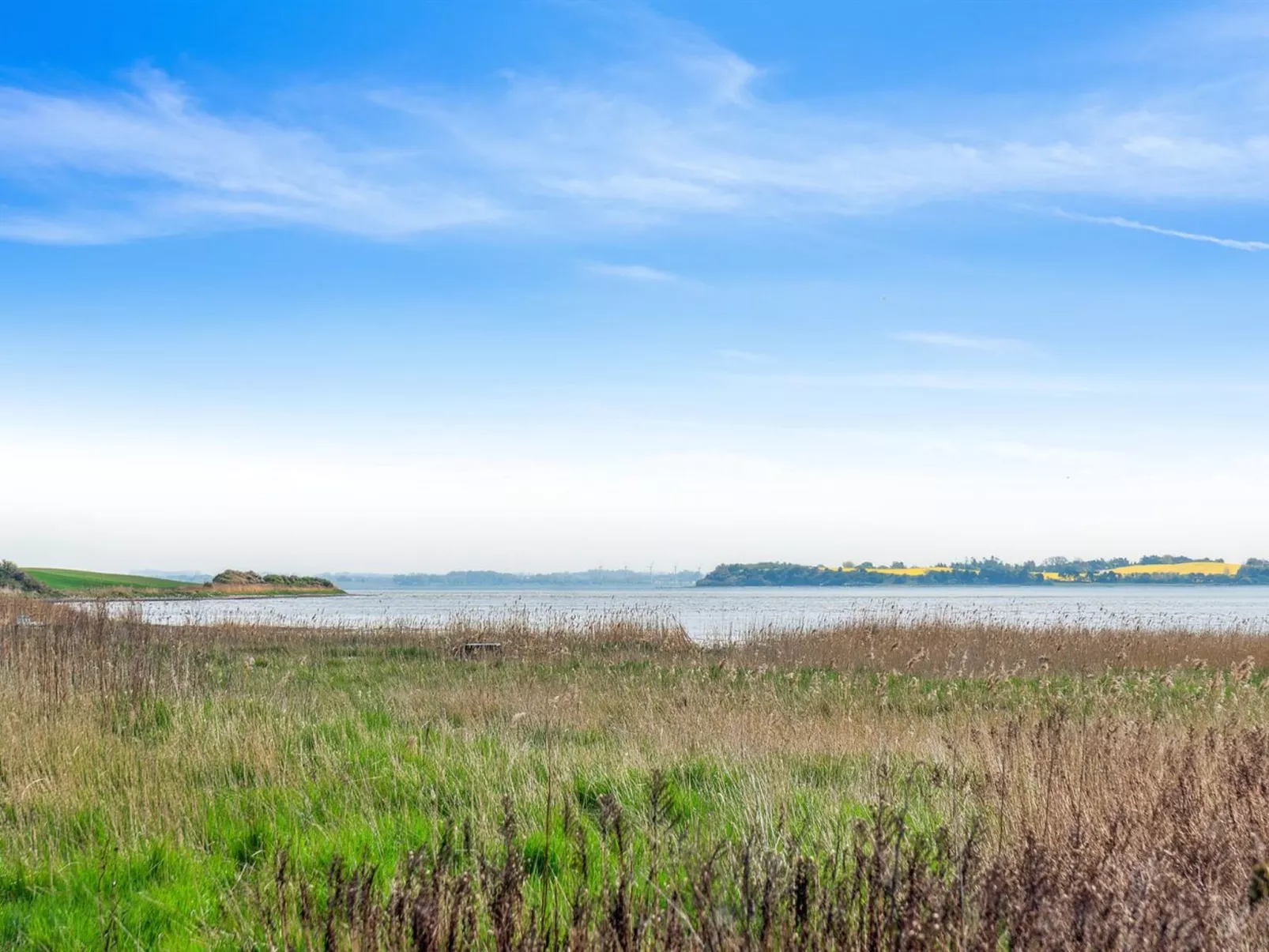 "Vemund" - 100m to the fjord-Buiten