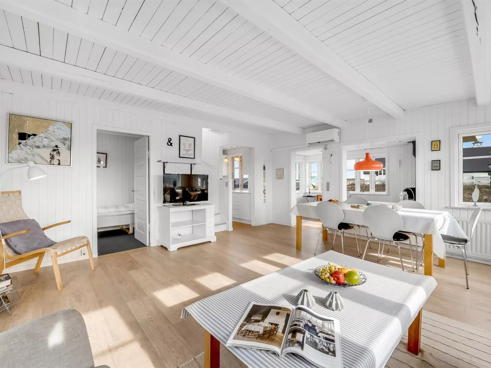 "Venla" -  from the sea-Binnen