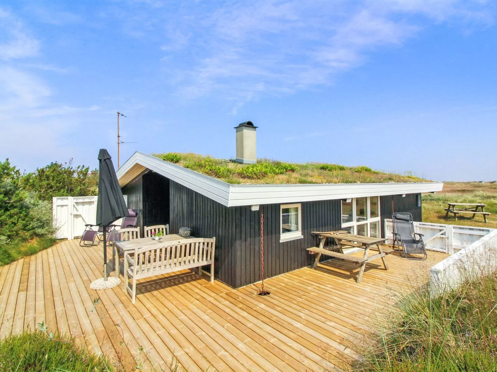 "Scarlett" - 300m from the sea-Buiten