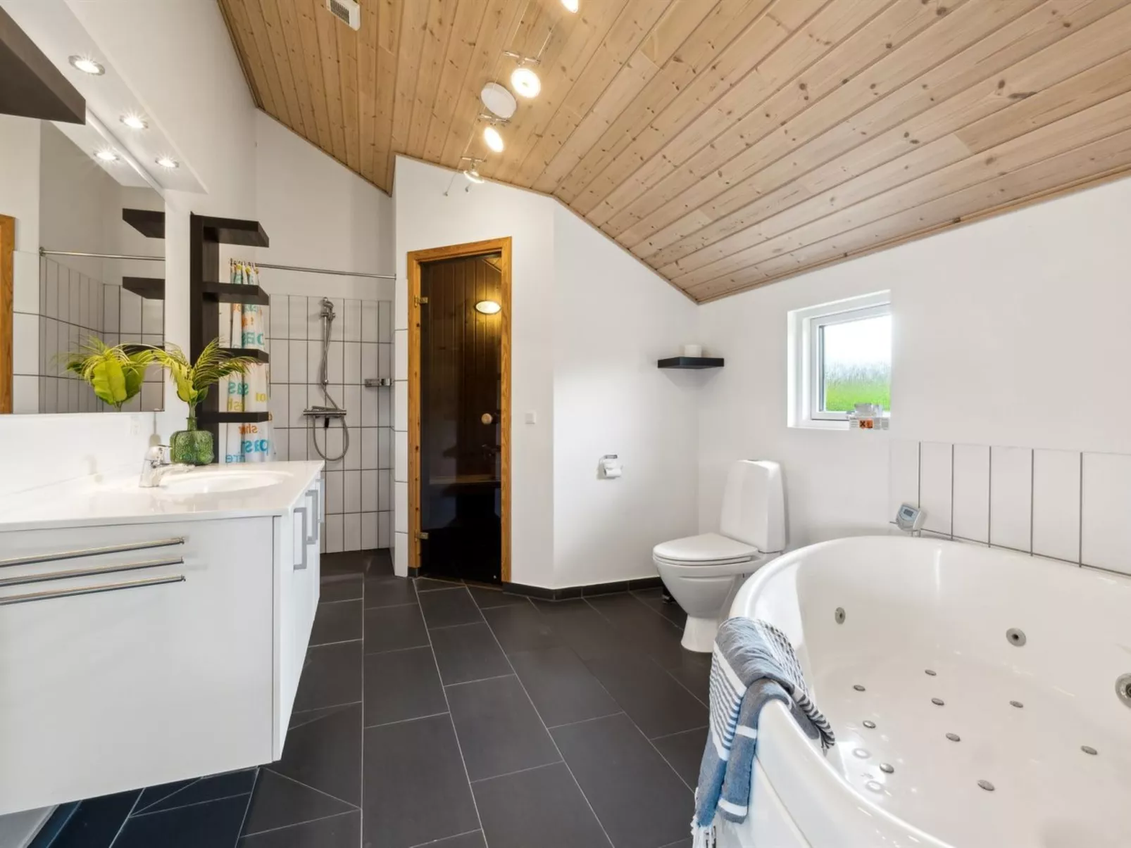 "Edzard" - 800m from the sea-Binnen