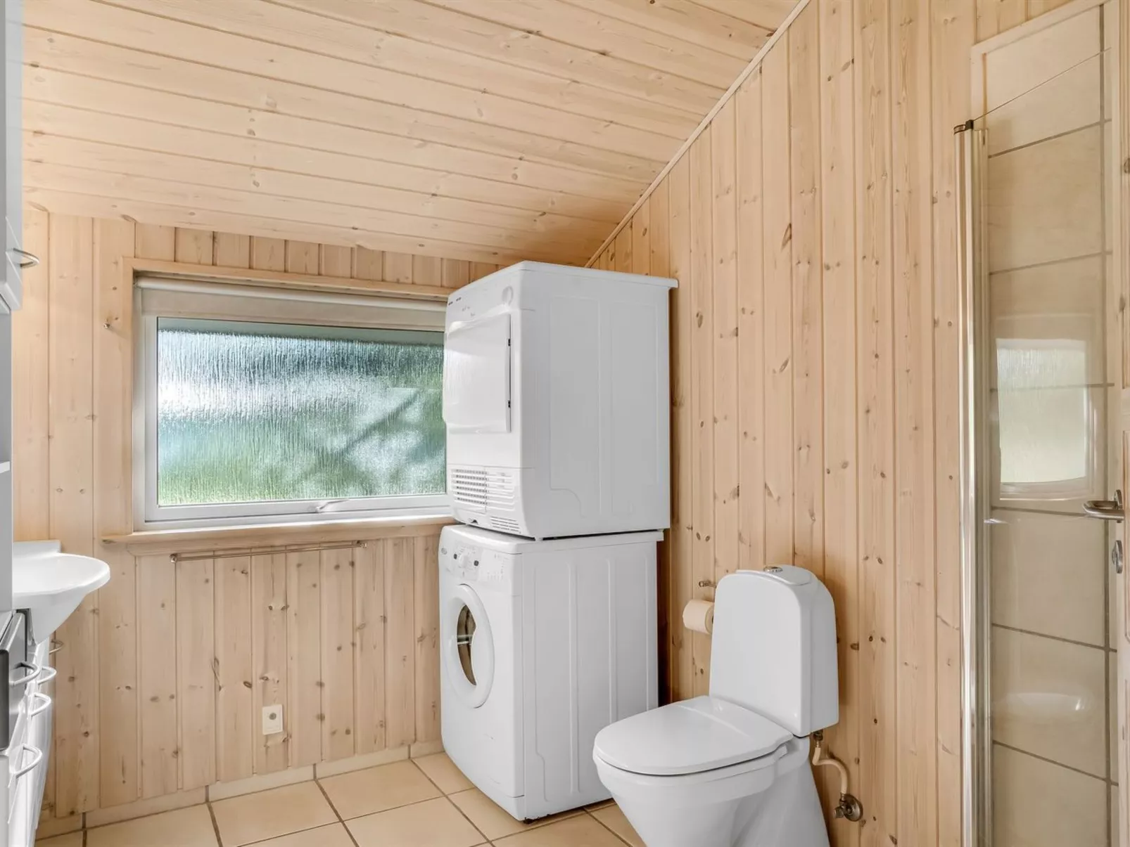 "Skrollan" - 200m to the fjord-Binnen