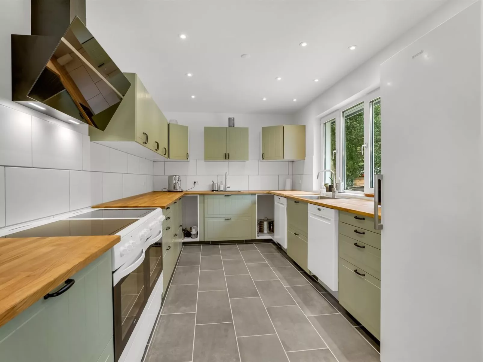 "Rajna" - 250m from the sea-Binnen