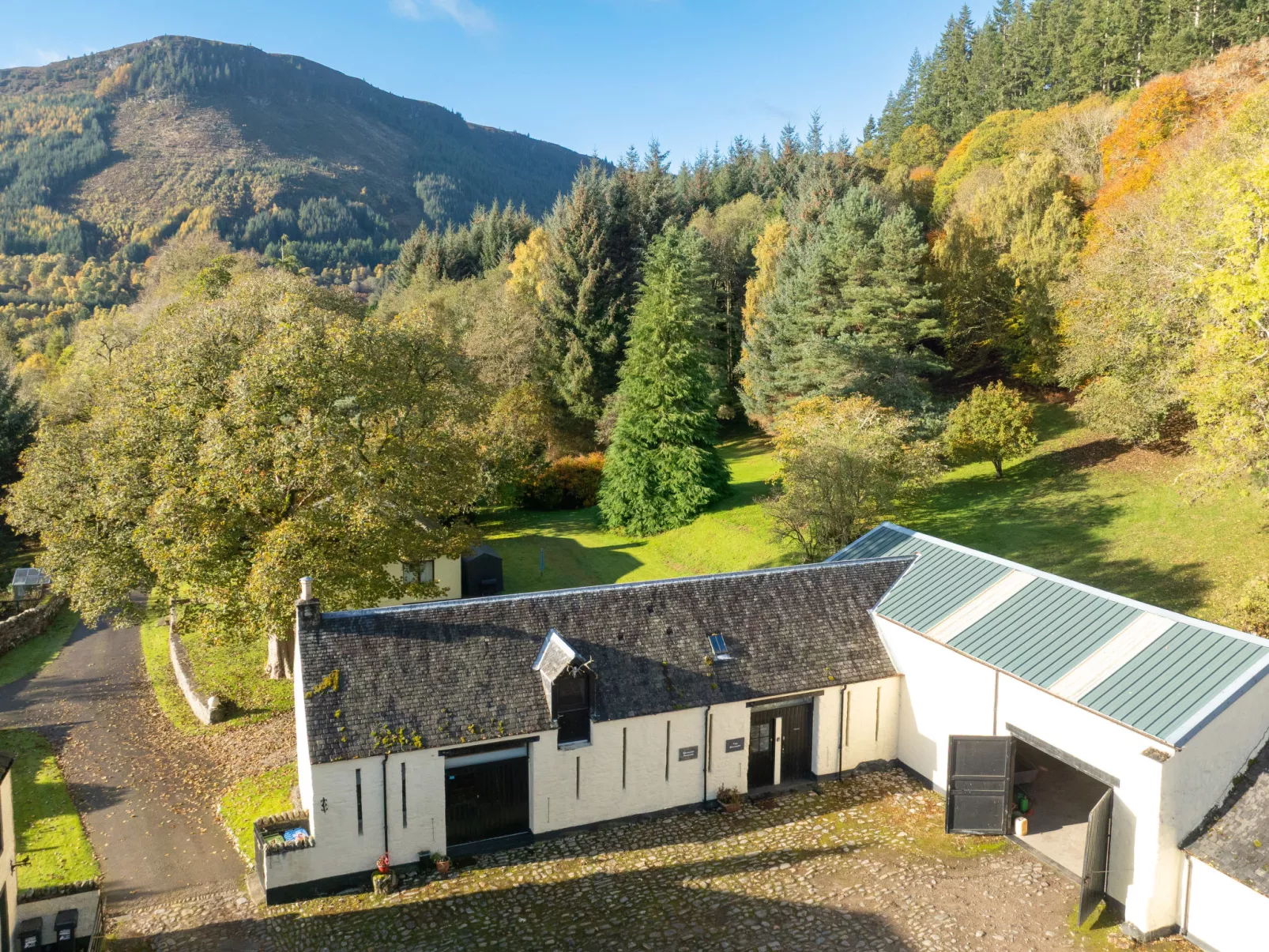 Loch Ness Granary-Buiten