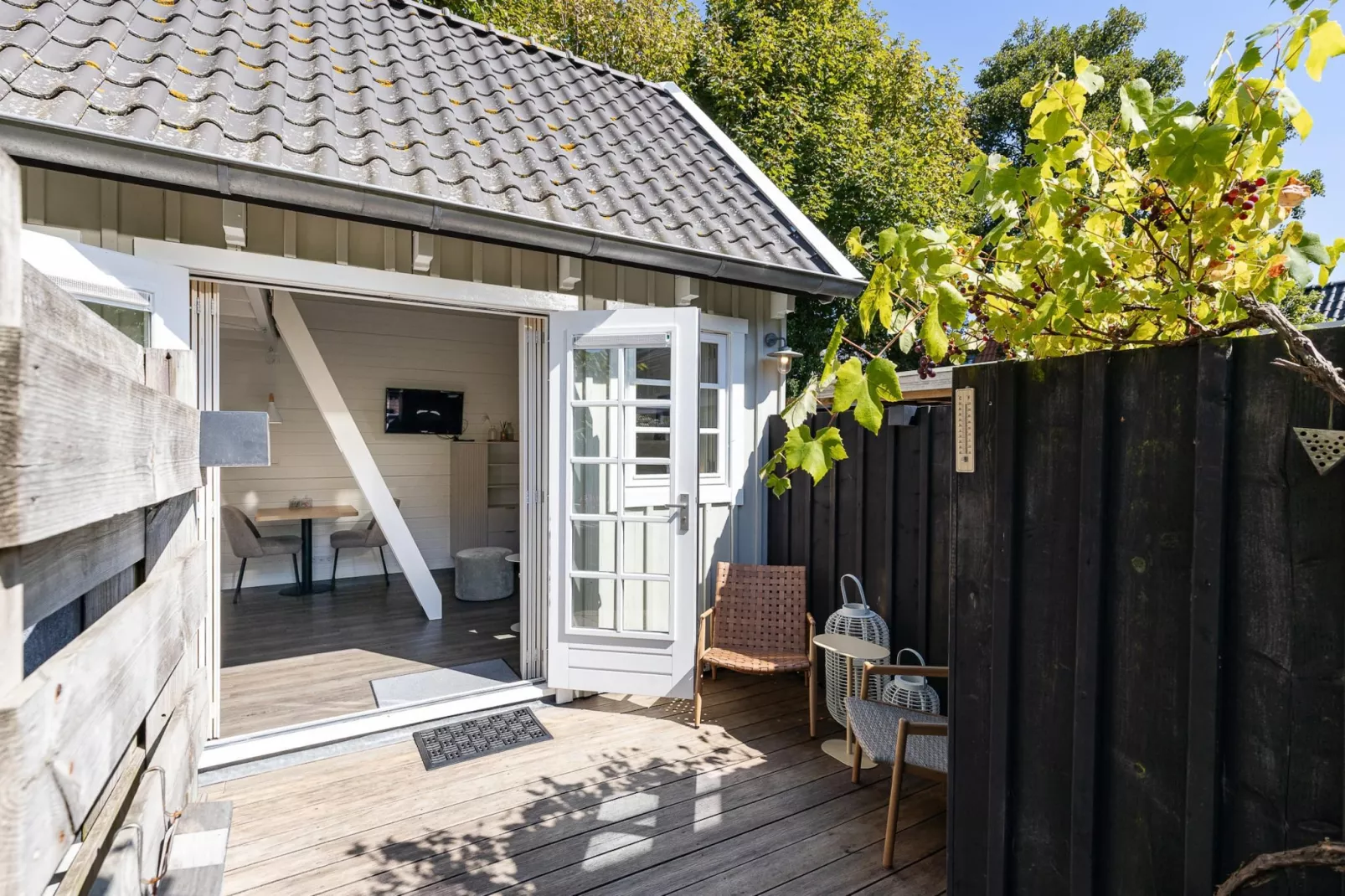 Lijsterhofstraat 13 - Knusse vakantiewoning nabij strand en centrum-Tuinen zomer