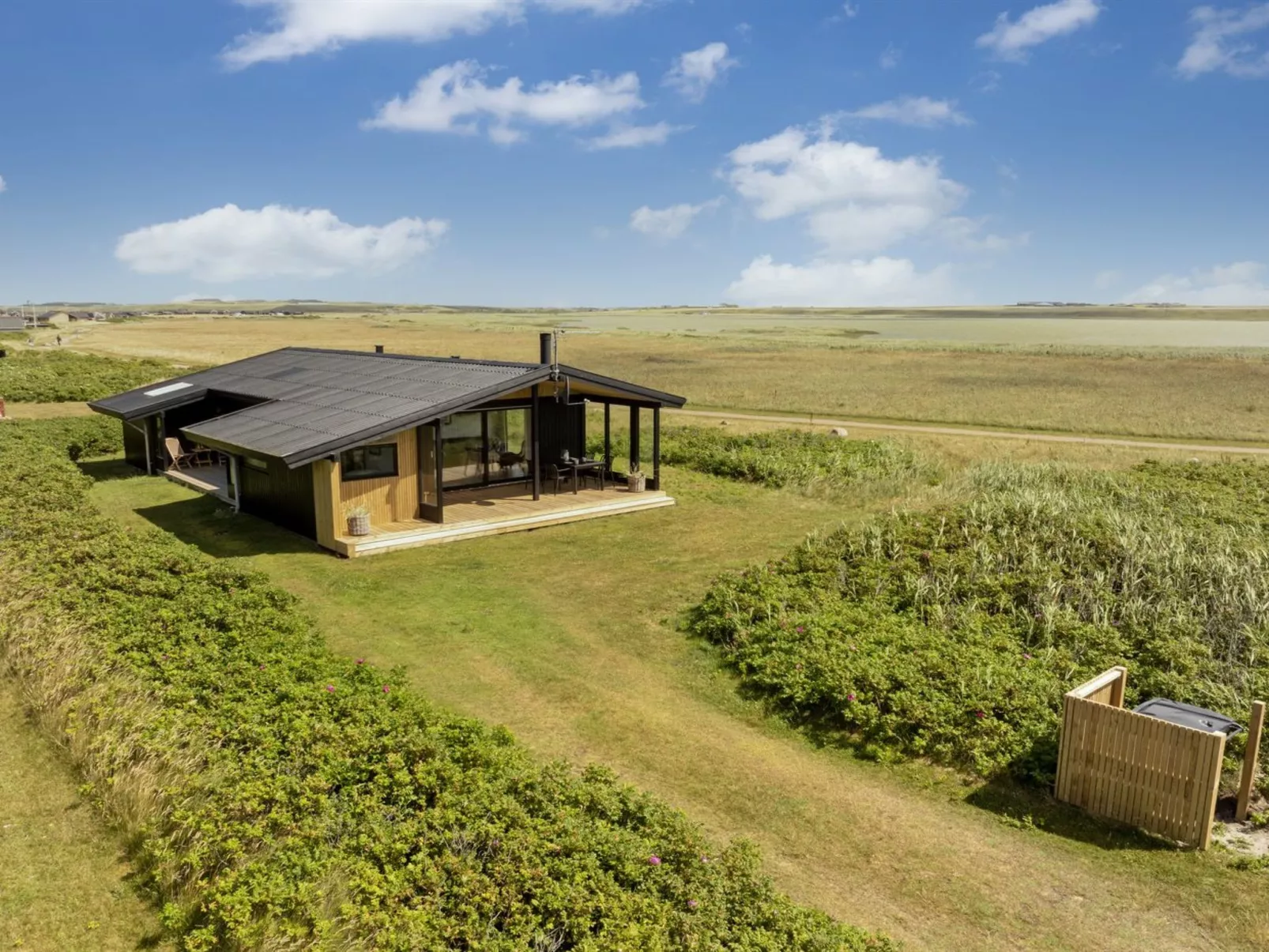 "Waghn" - 250m from the sea-Buiten