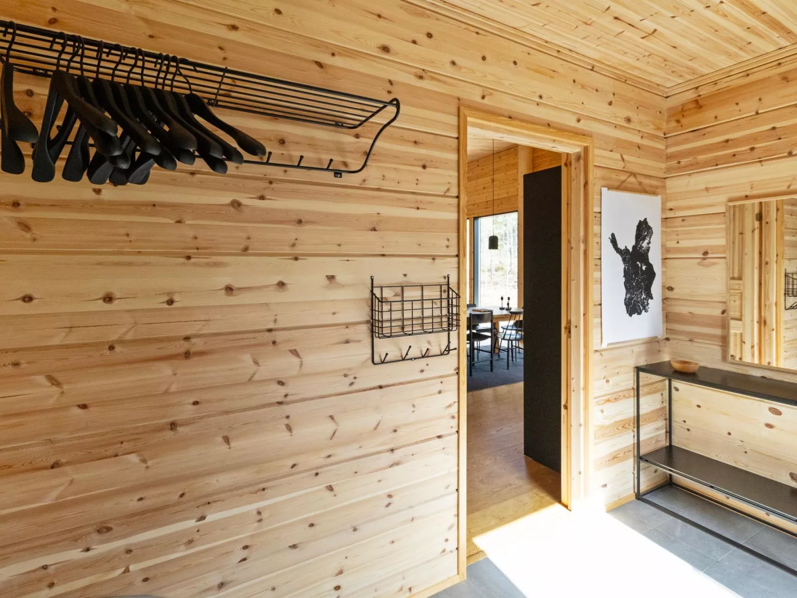 Sallan kuukkeli-Binnen