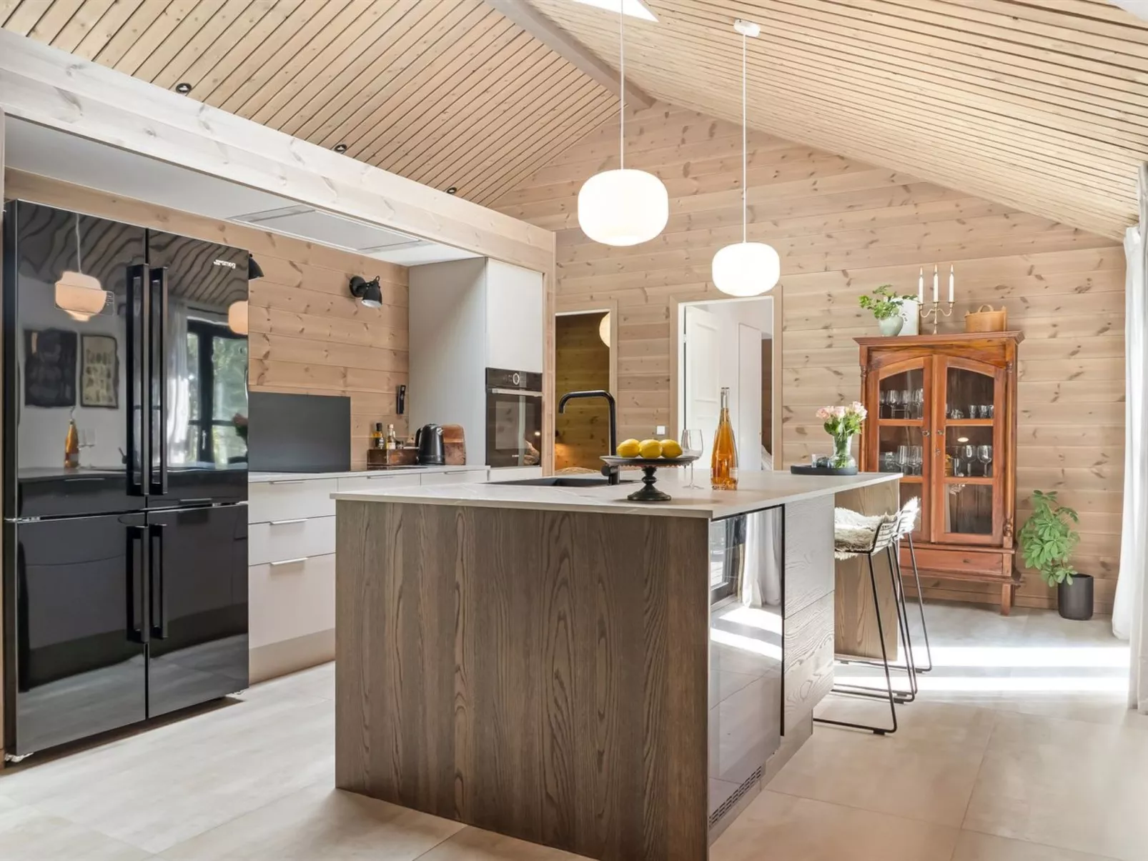 "Arbnora" -  from the sea-Binnen