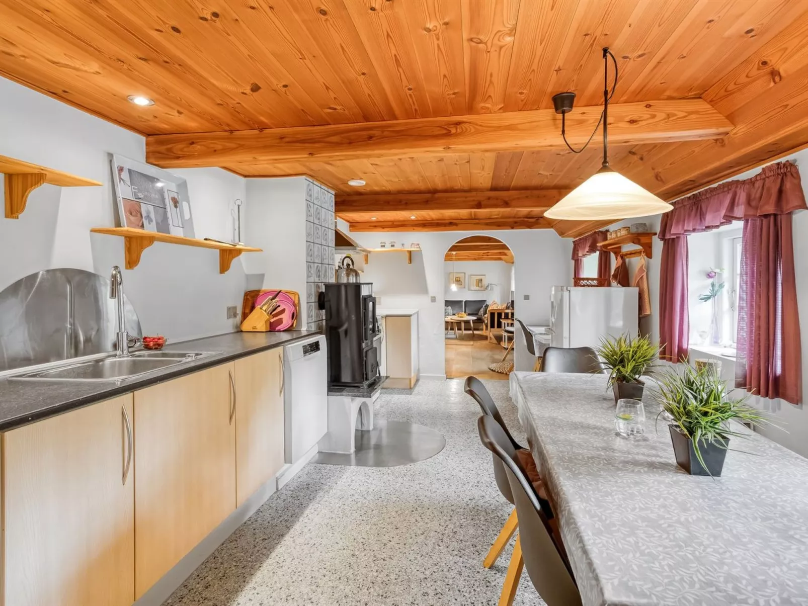 "Yrjö" - 2.5km from the sea-Binnen