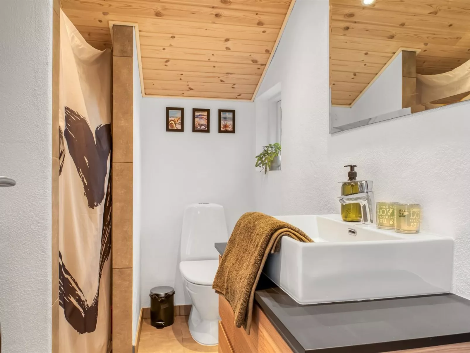 "Silvia" -  from the sea-Binnen