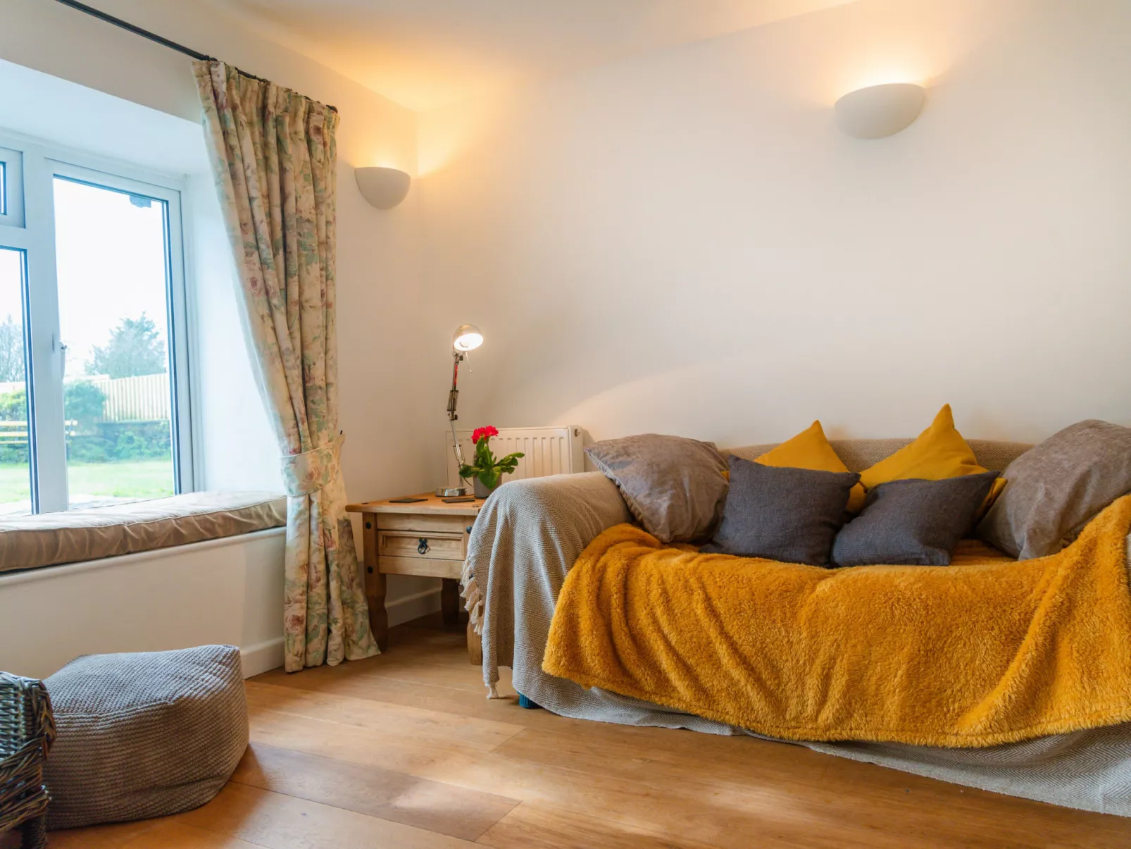 Court Cottage-Binnen