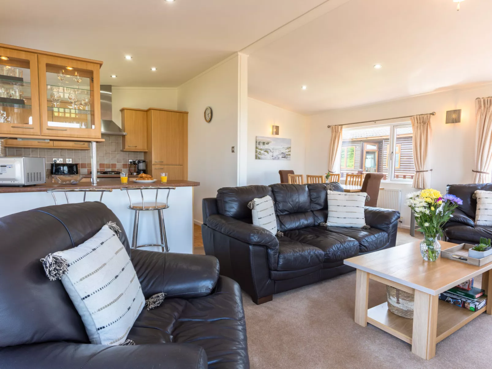 Serendipity Lodge-Binnen