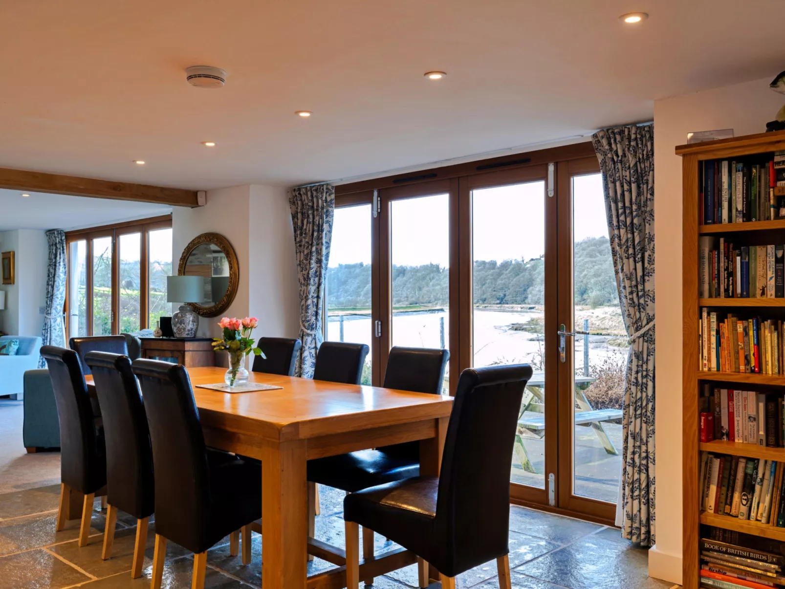 Lower Netherdowns-Binnen