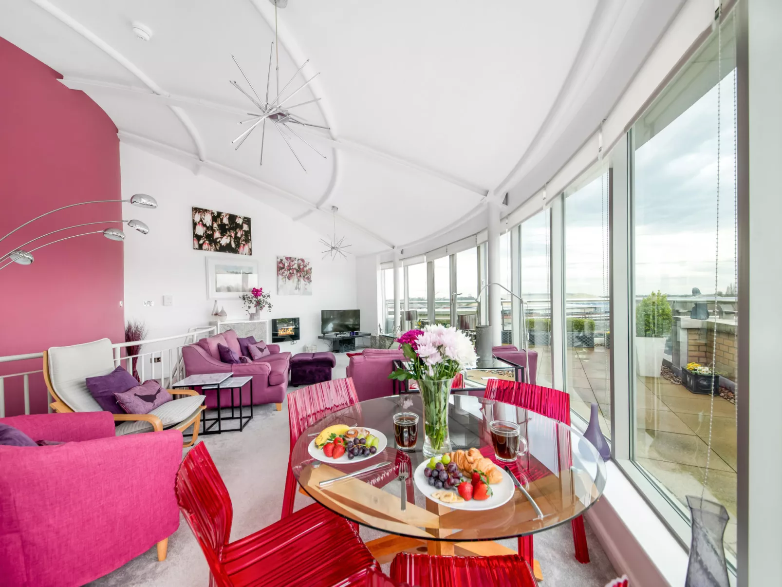 The Penthouse at 611 Westgate-Binnen