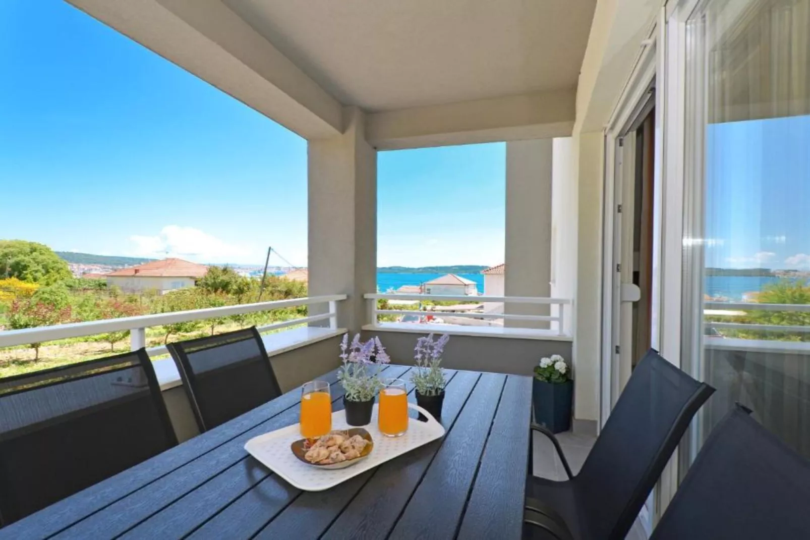 Apartment Sunshine Trogir - Three Bedroom Apartment with Balcony-Terrasbalkon