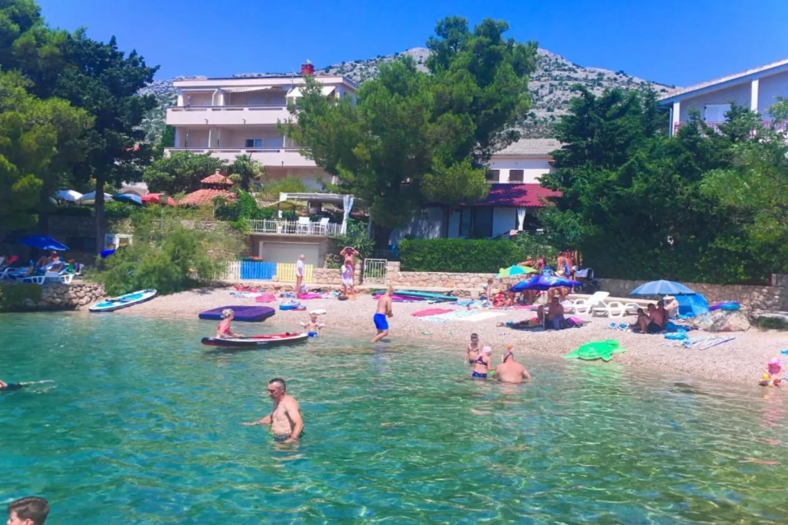 Beach House - 2m from beach - Three Bedroom House-Sfeer