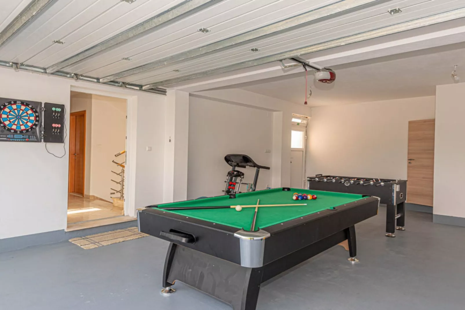 Villa Maria with Outdoor Pool - Five Bedroom Villa with Outdoor Pool-Binnen