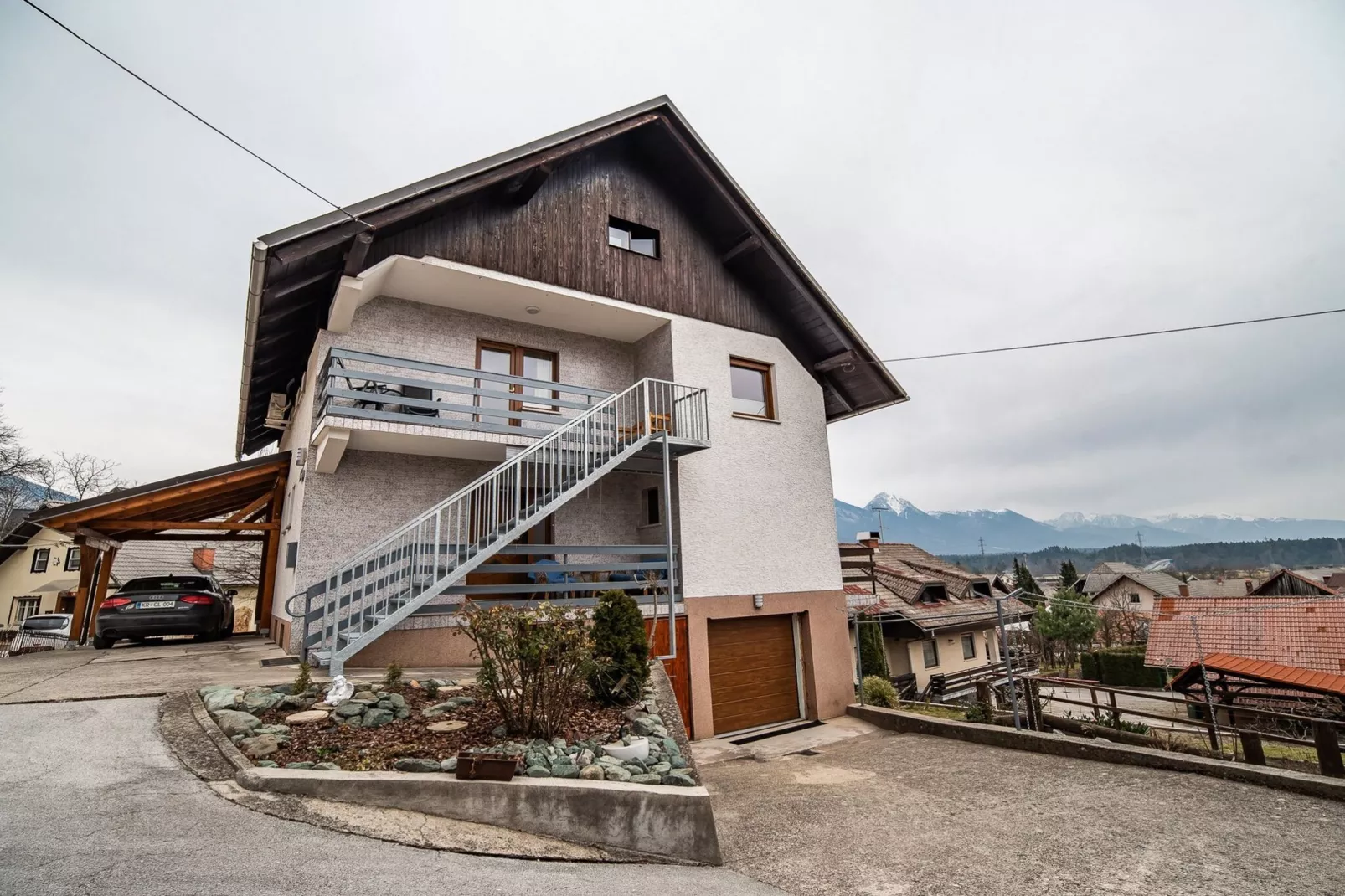 Quiet and Sunny Apartment with Balcony - Two Bedroom Apartment with Balcony-Buitenlucht