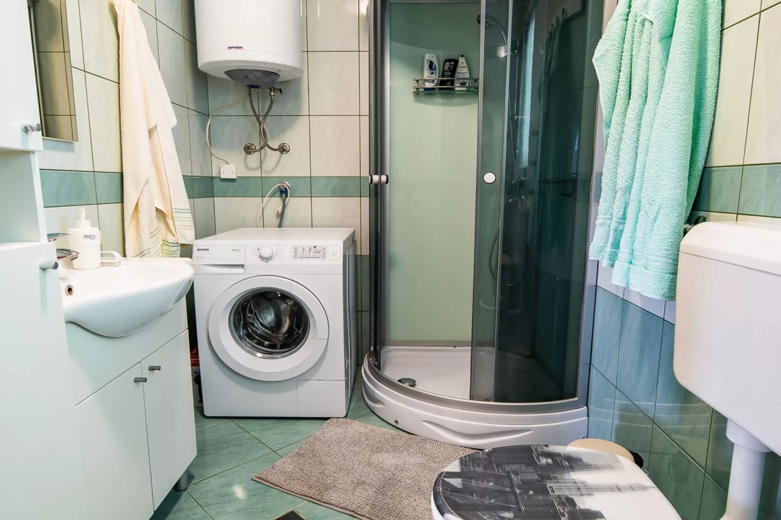 Golden Horizon Holiday Home with Terrace and Garden - One Bedroom Holiday Home with Terrace and Garden-Badkamer