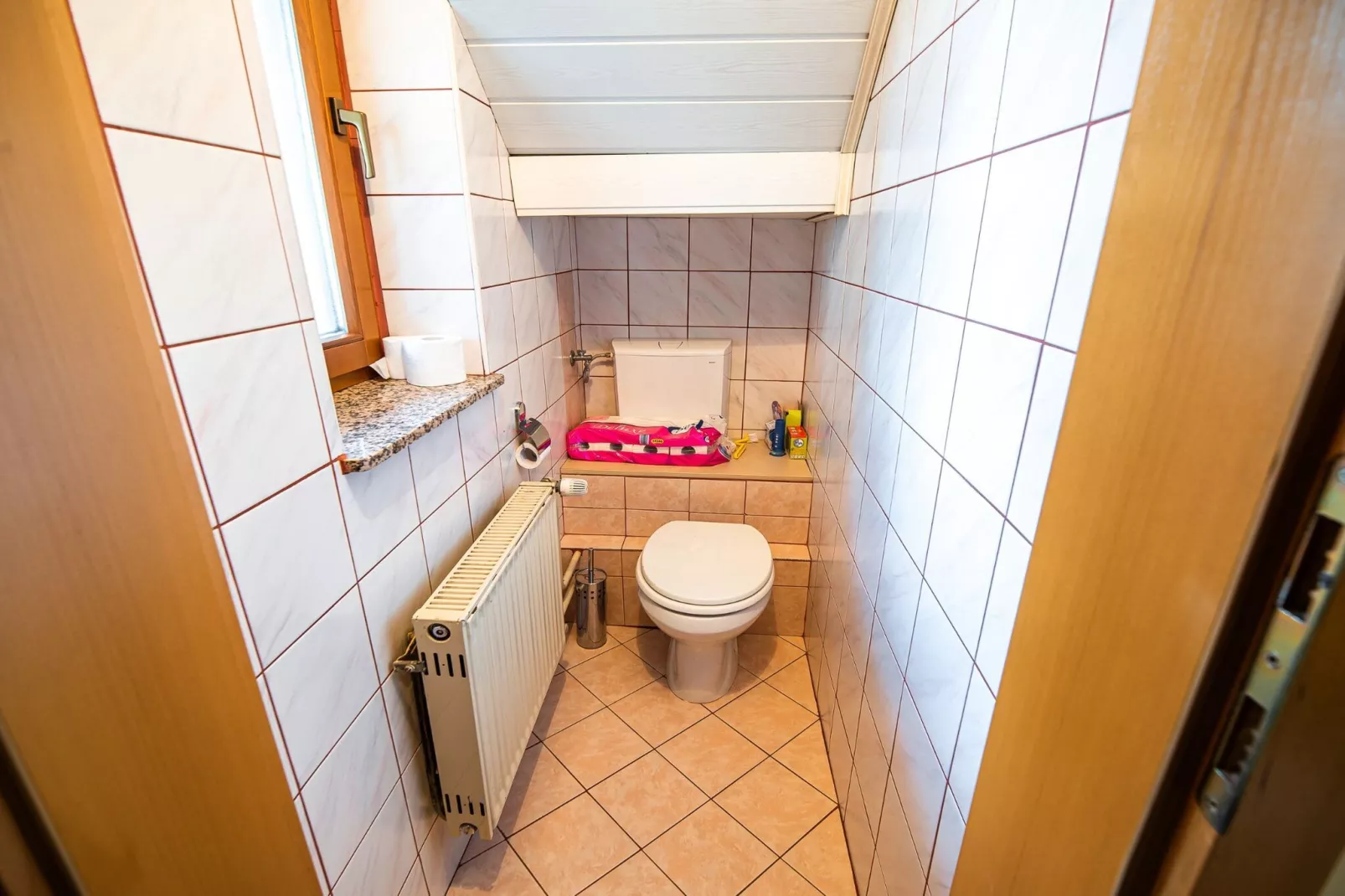 Relaxing Retreat with Hot Tub in Sevnica - Three Bedroom Apartment-Badkamer