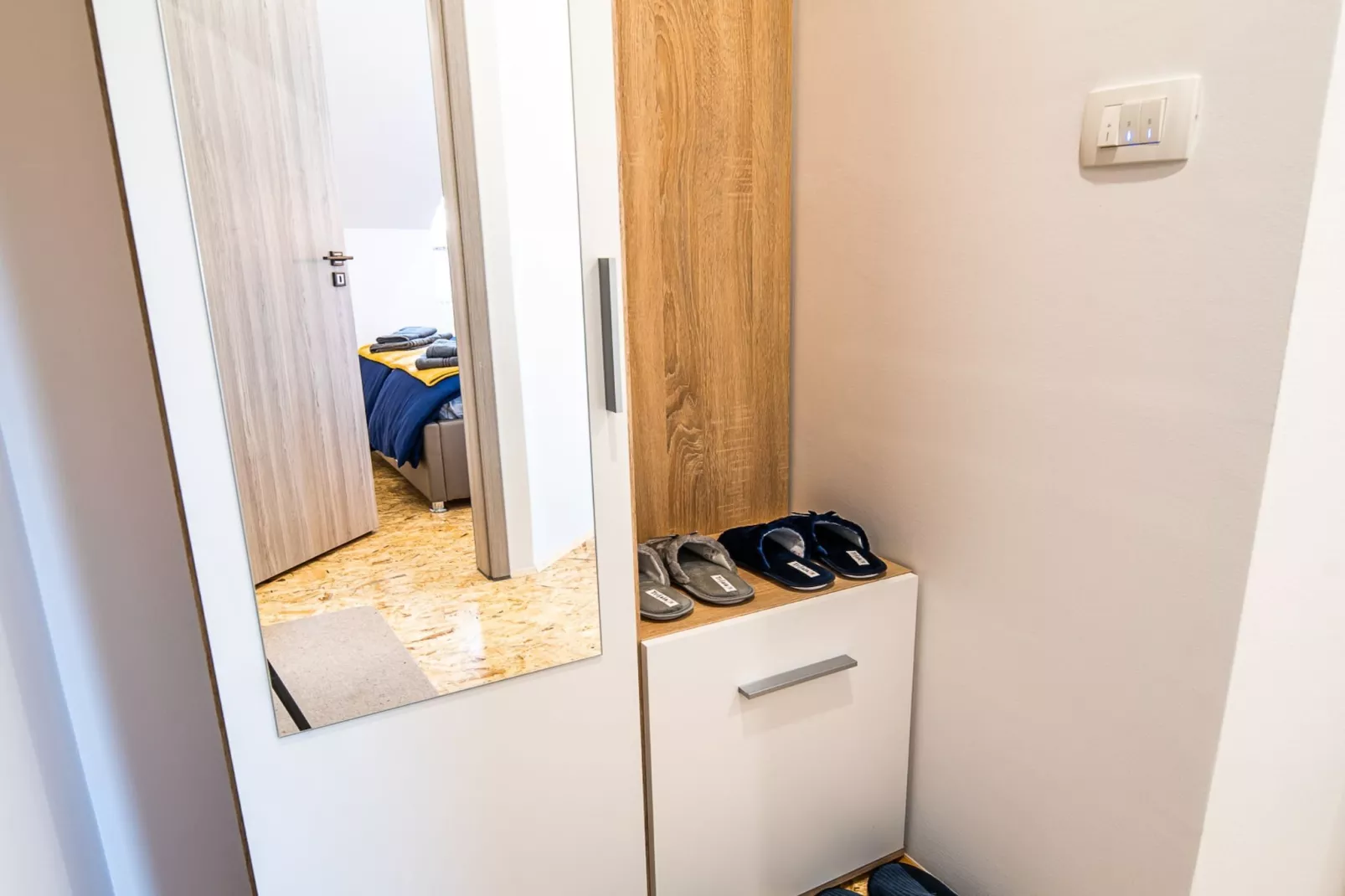 City Modern and Vibrant Apartments Ljubljana - Standard One Bedroom Apartment (owner A3)-Slaapkamer