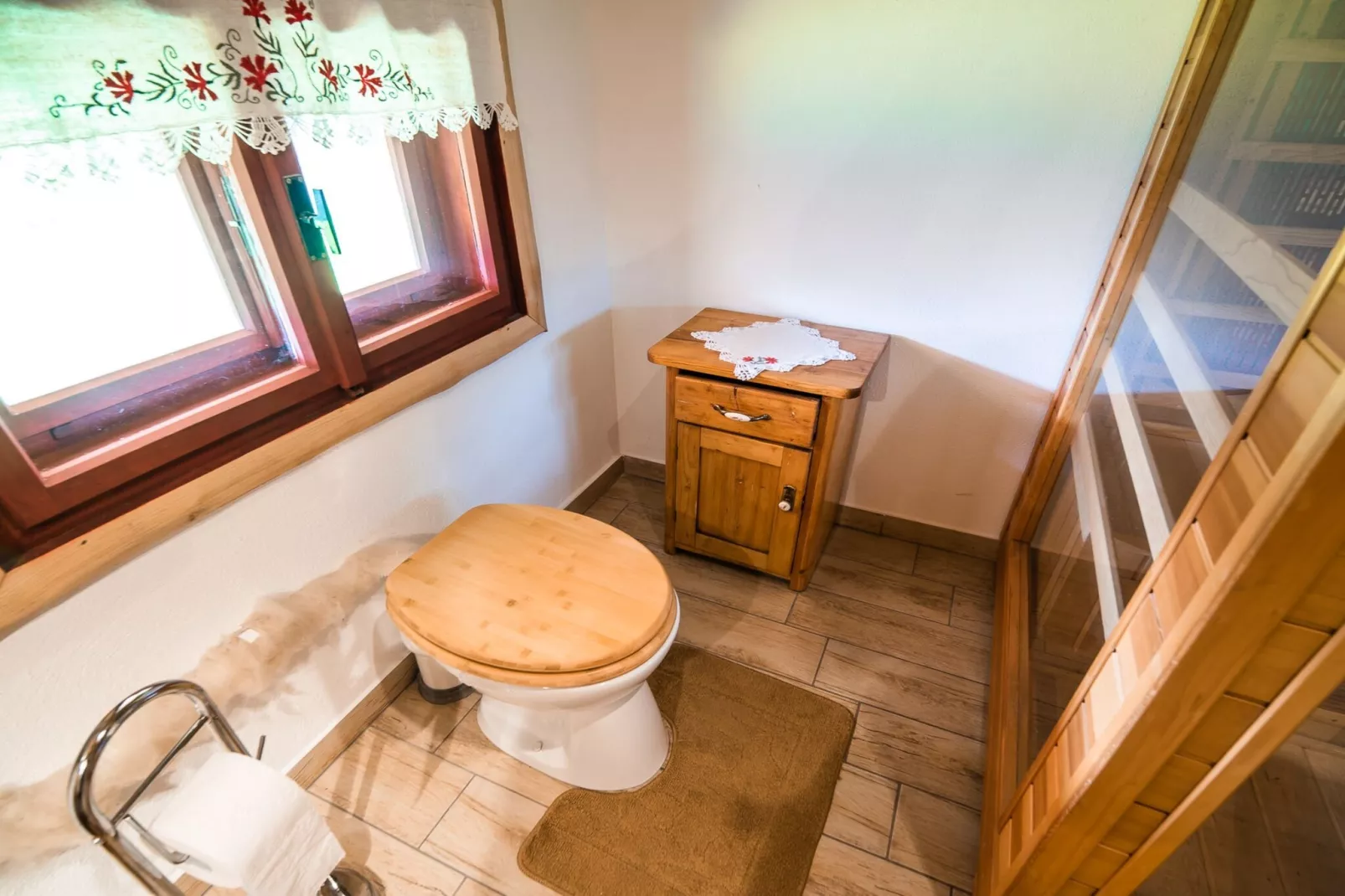 Bloomfield Retreat Country House with Sauna - Three Bedroom Country House-Badkamer