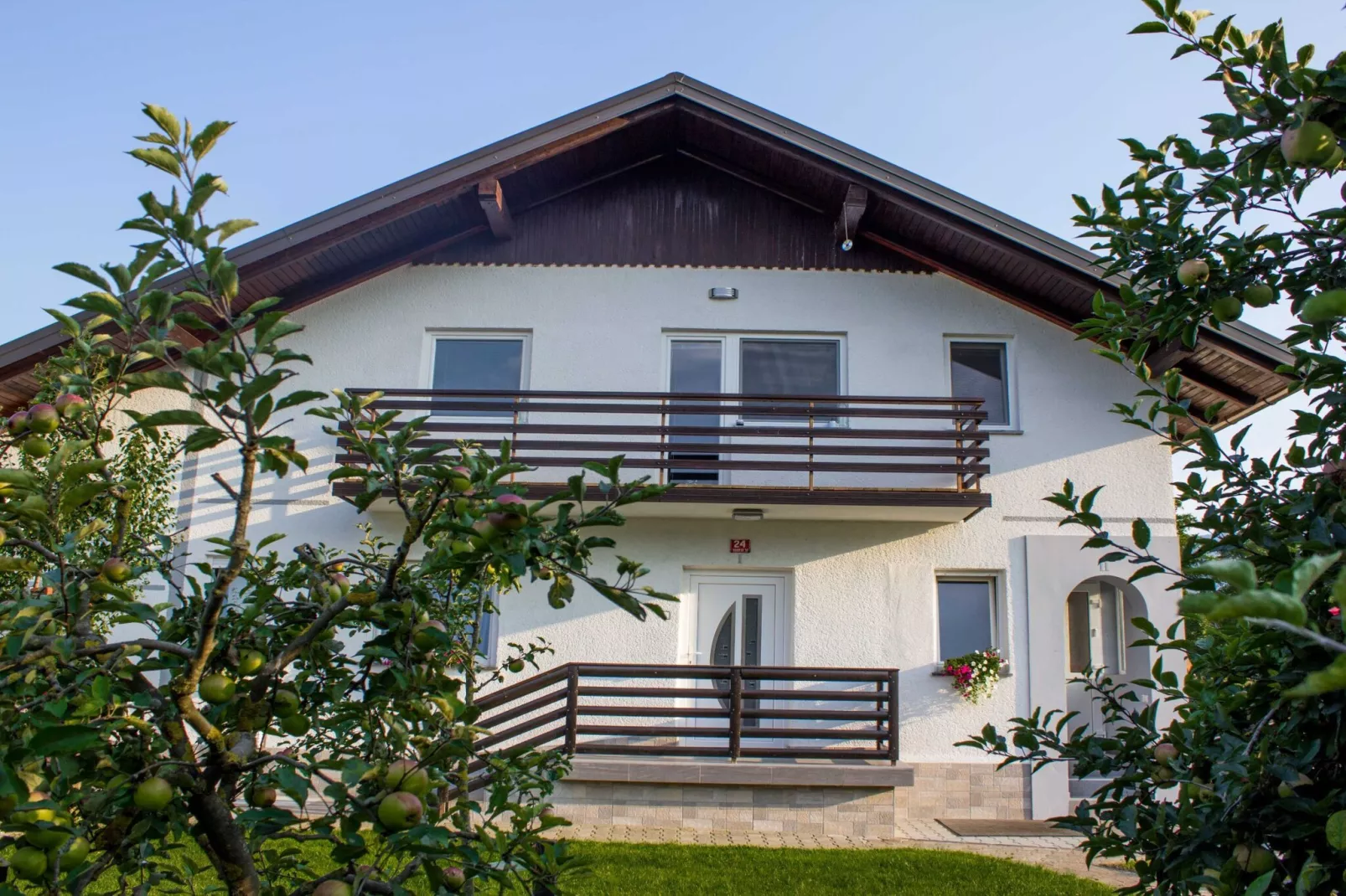 Cozy Holiday Home with Garden, BBQ, and Outdoor Dining Area in Rečica ob Savinji - Two Bedroom Apartment-Buitenlucht