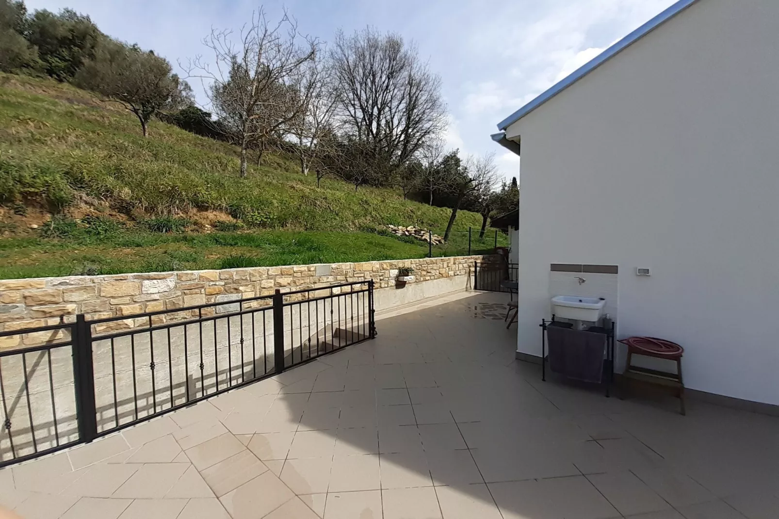 Secluded Authentic Apartment with Terrace - Studio Apartment with Terrace-Buitenlucht