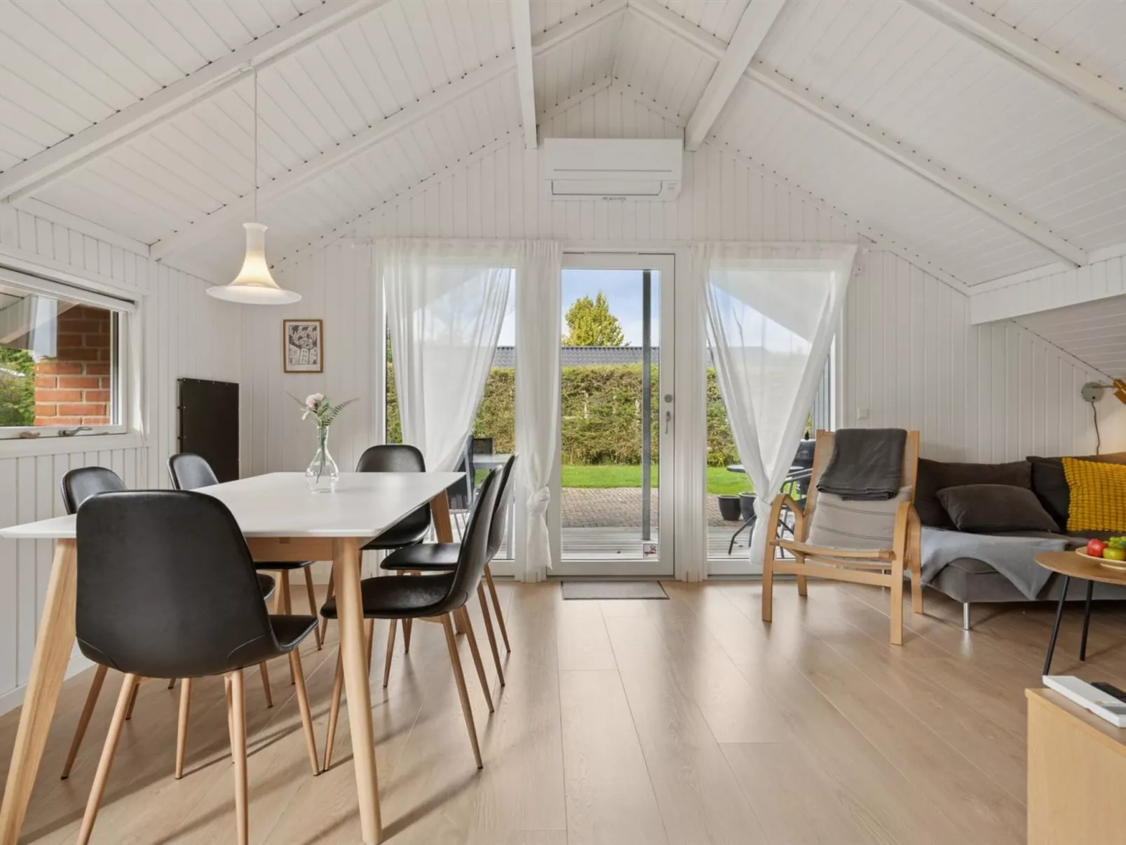 "Hannah" - 200m from the sea-Binnen