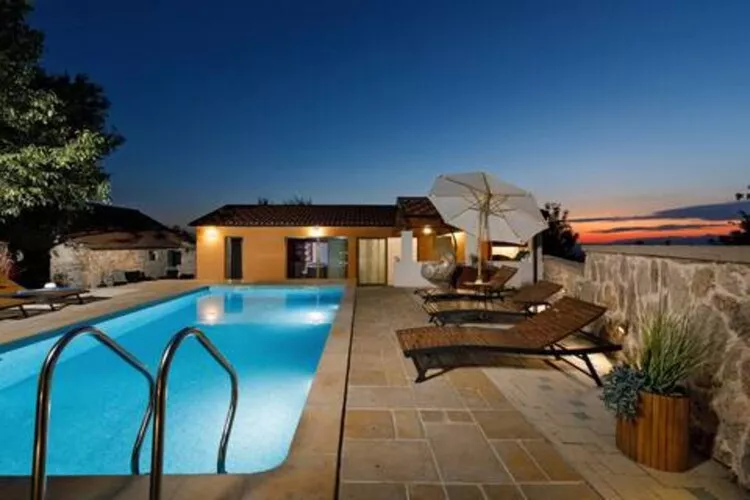 Holiday Home Lišnjak - Three Bedroom Holiday Home with Pool-Zwembad