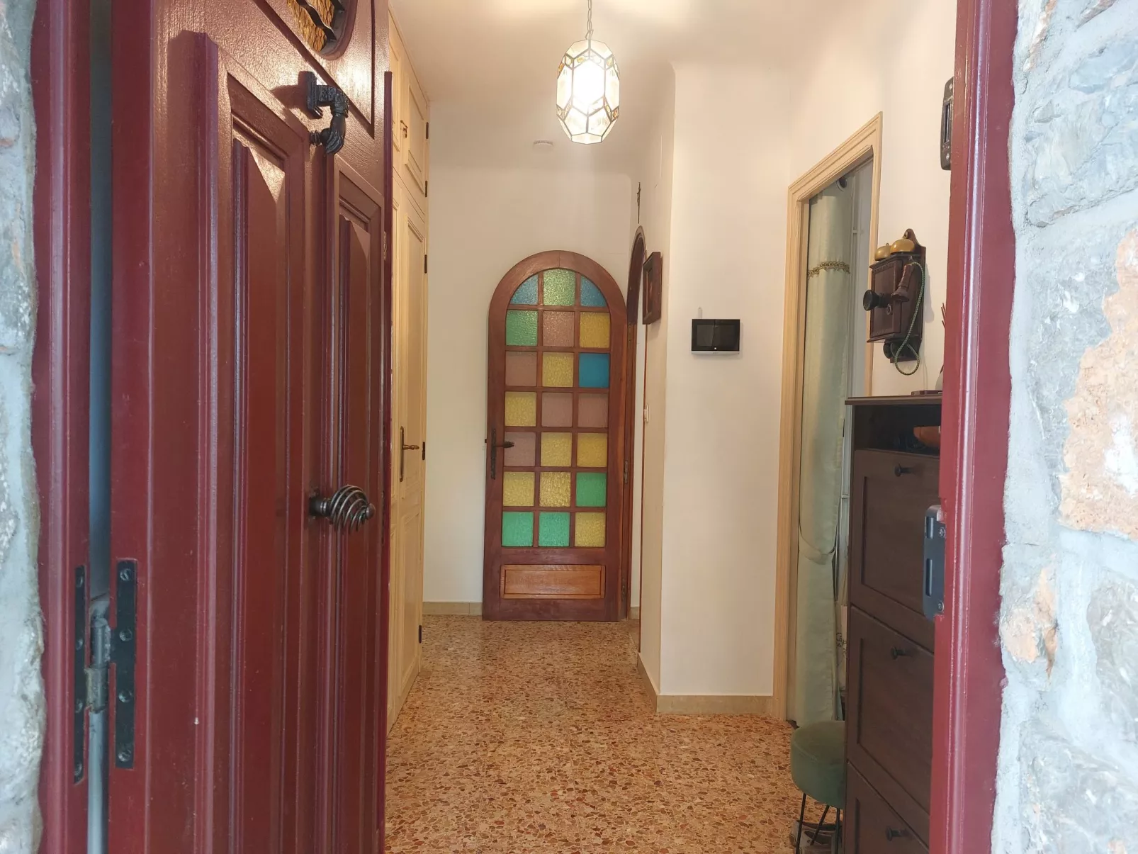 Les Pierres Fleuries-Binnen