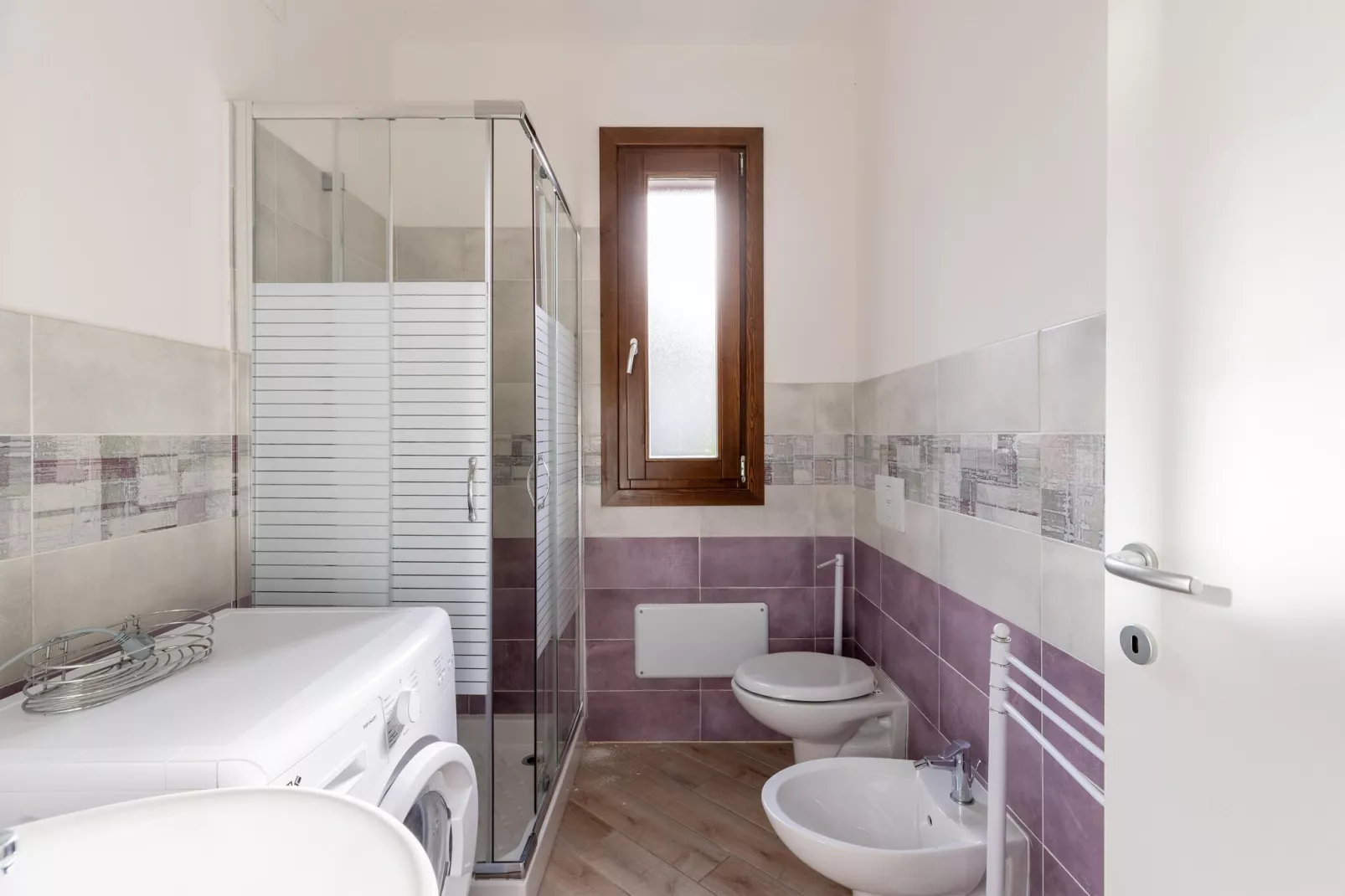 TRILO 1 MAREBLU 1P-Badkamer