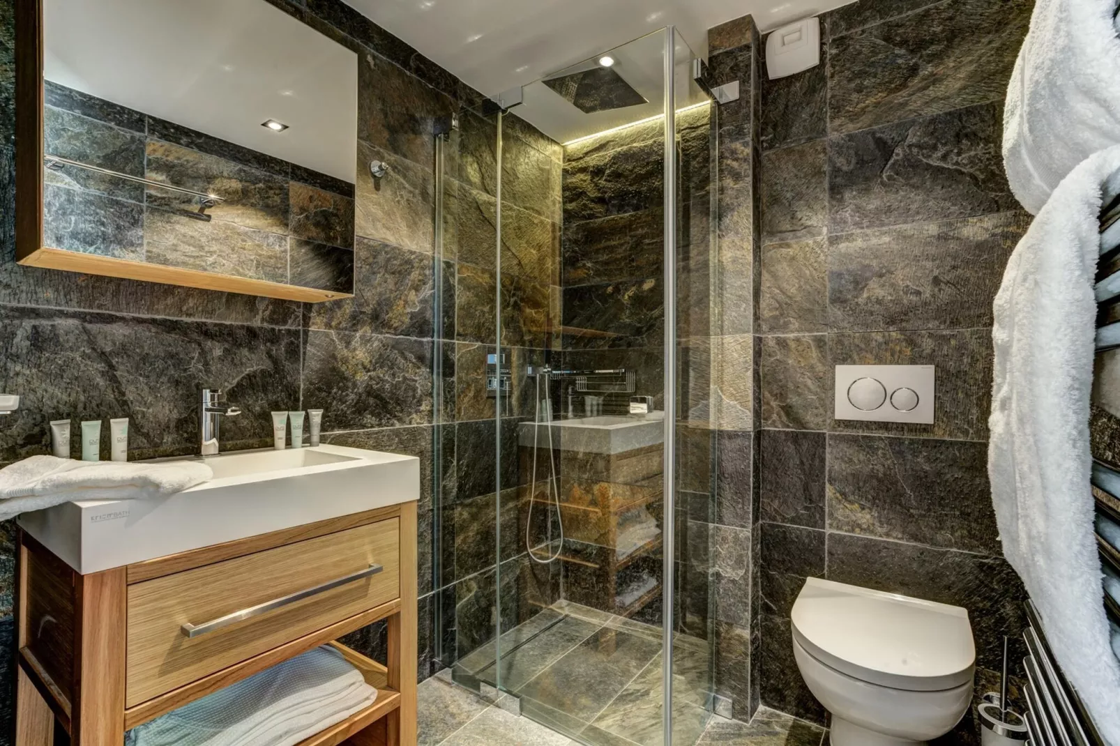 Black Pearl-Badkamer