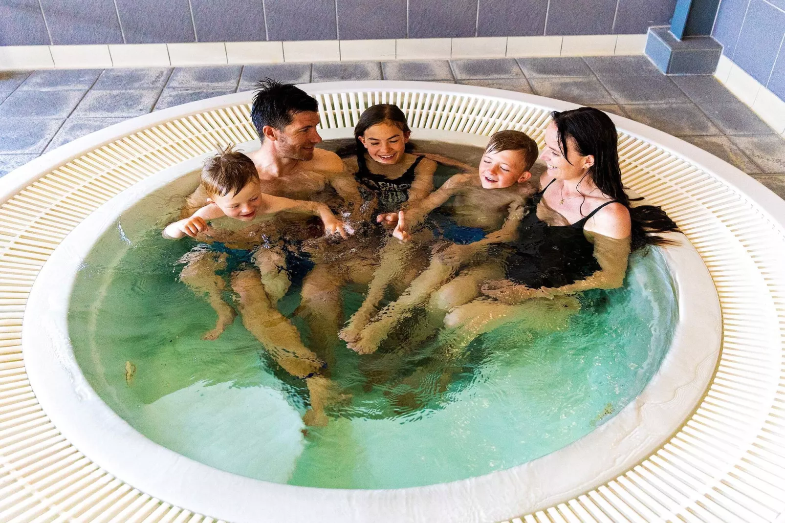 14 persoons vakantie huis op een vakantie park in Blåvand-Zwembad